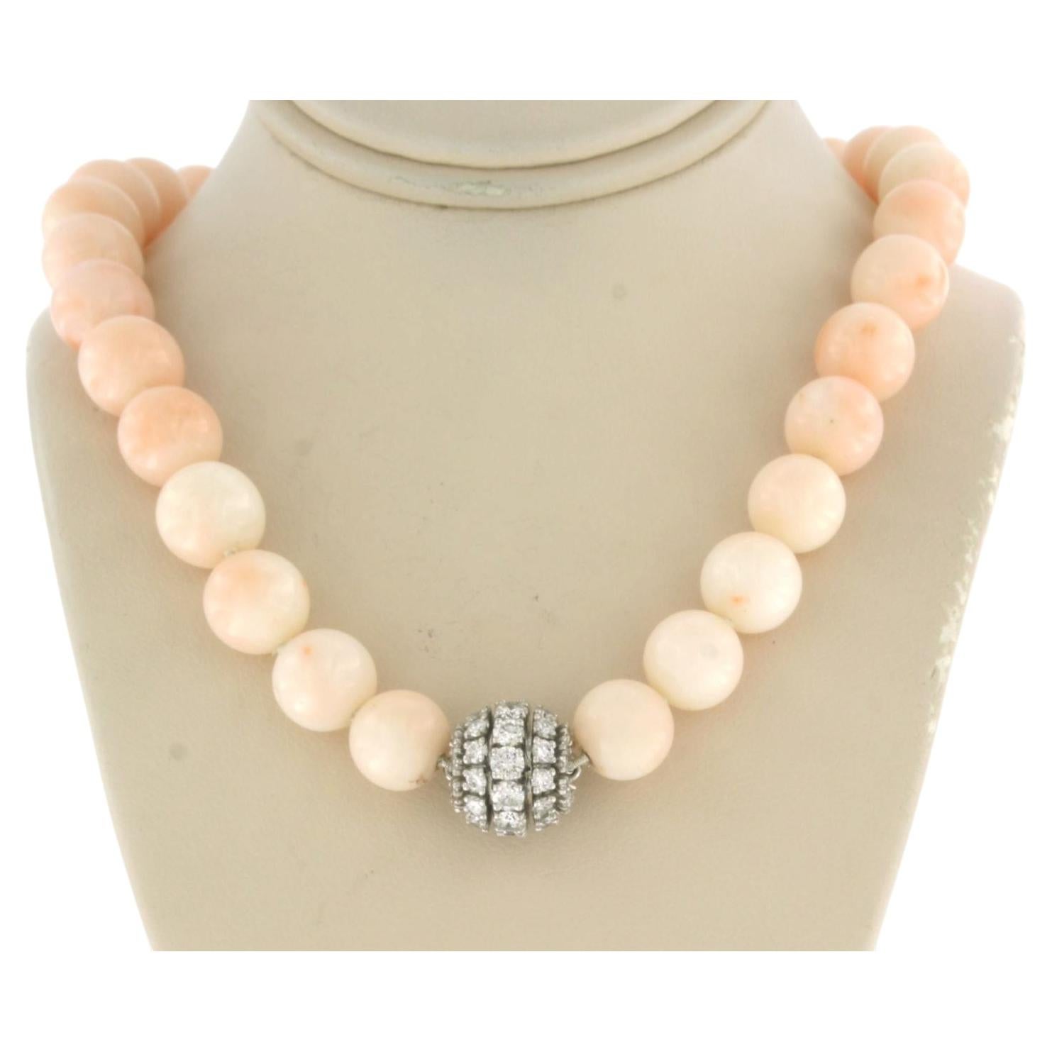 Collar de Oro Blanco de 14k con Cierre de Diamantes y Cuentas de Ópalo Rosa, 2,10ct
