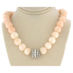 Collana con chiusura a diamante in oro bianco 14k e perle di opale rosa, 2,10ct