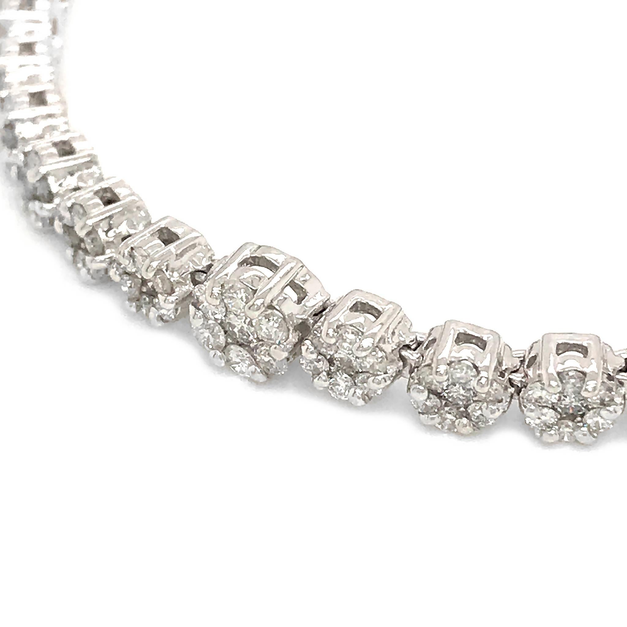 14 Karat White Gold Diamond Cluster Bracelet In Excellent Condition In New York, NY