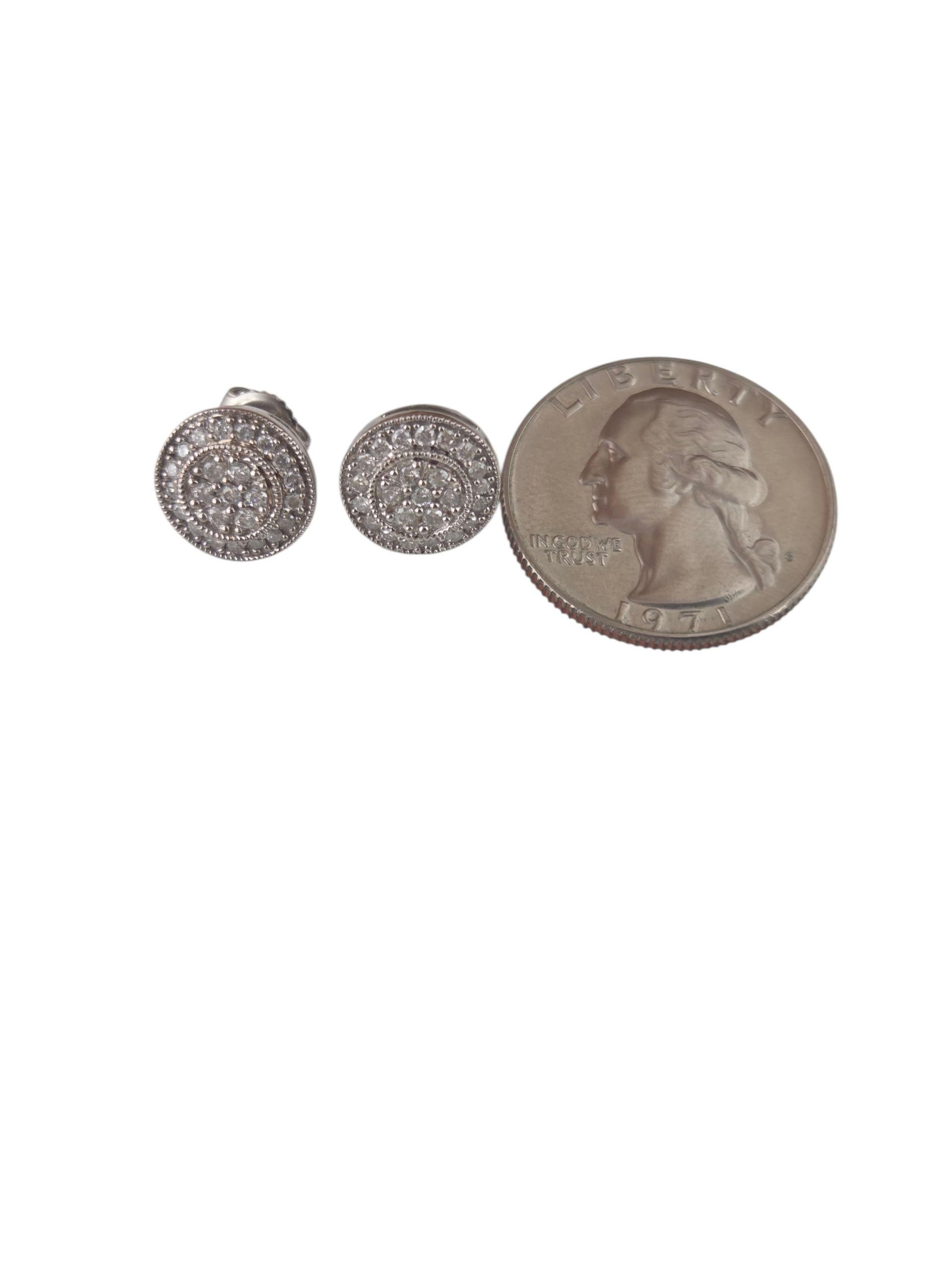 14K Weißgold Diamant Cluster Kreis Ohrringe #23707 im Zustand „Gut“ im Angebot in Washington Depot, CT