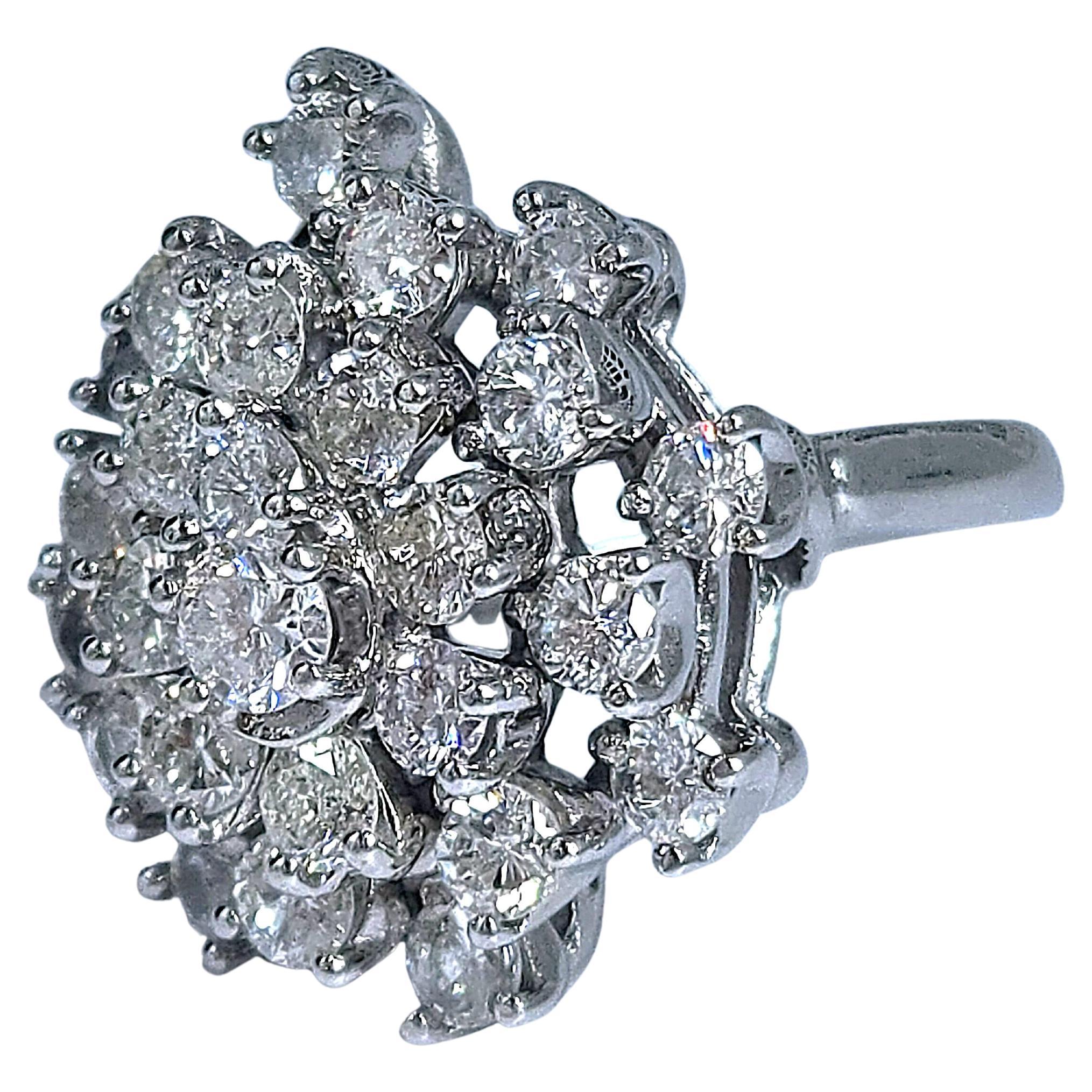 Anello cocktail con diamanti a grappolo in oro bianco 14k - Misura 5,25