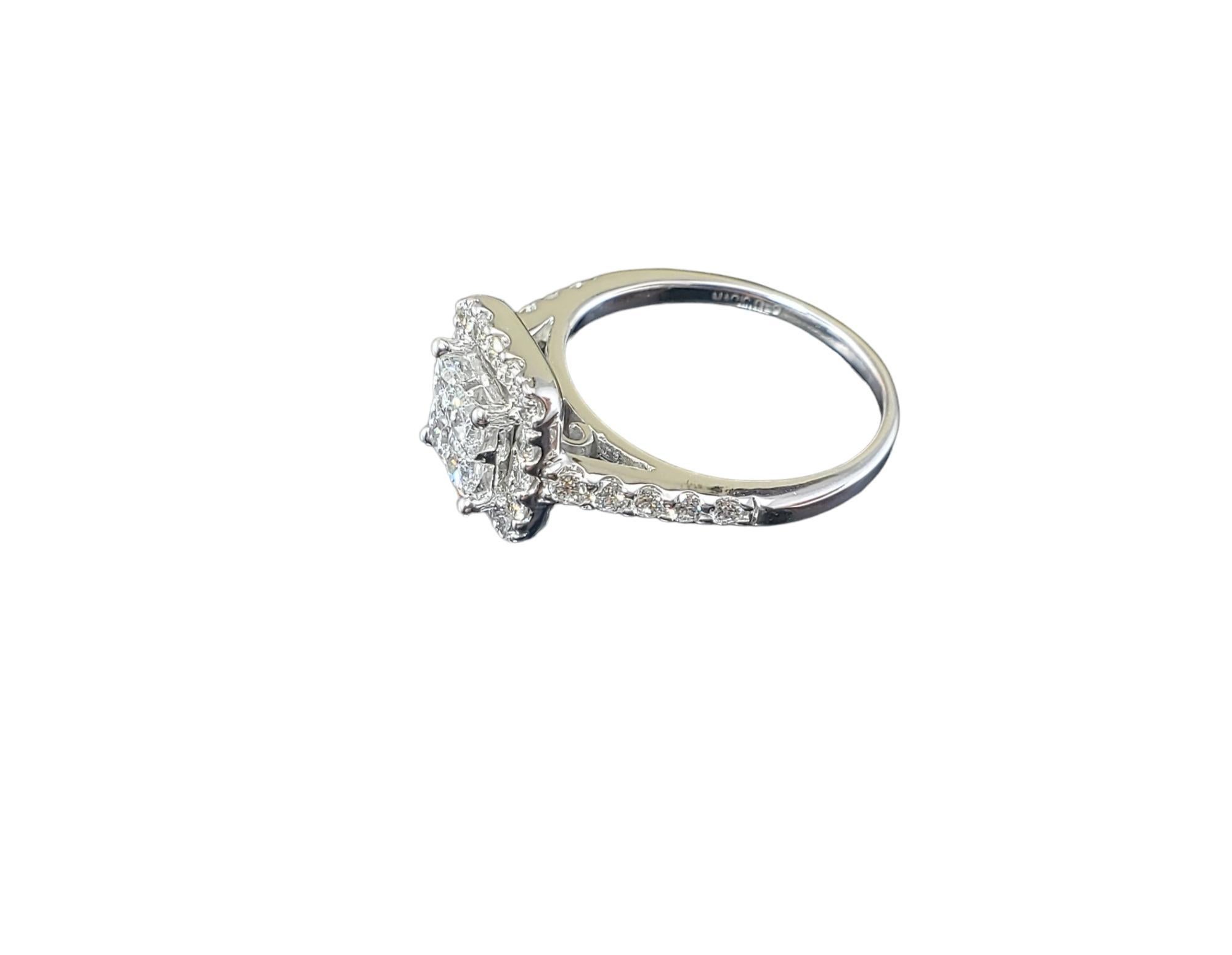 Anello di fidanzamento con diamanti a grappolo in oro bianco 14K misura 5,5-5,75 #16338 In condizioni buone in vendita a Washington Depot, CT