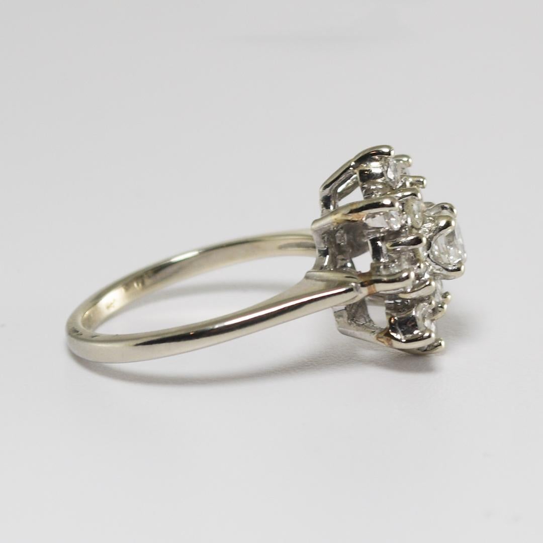 14K Weißgold Diamant-Cluster-Ring mit 0,65 Karat (Rundschliff) im Angebot