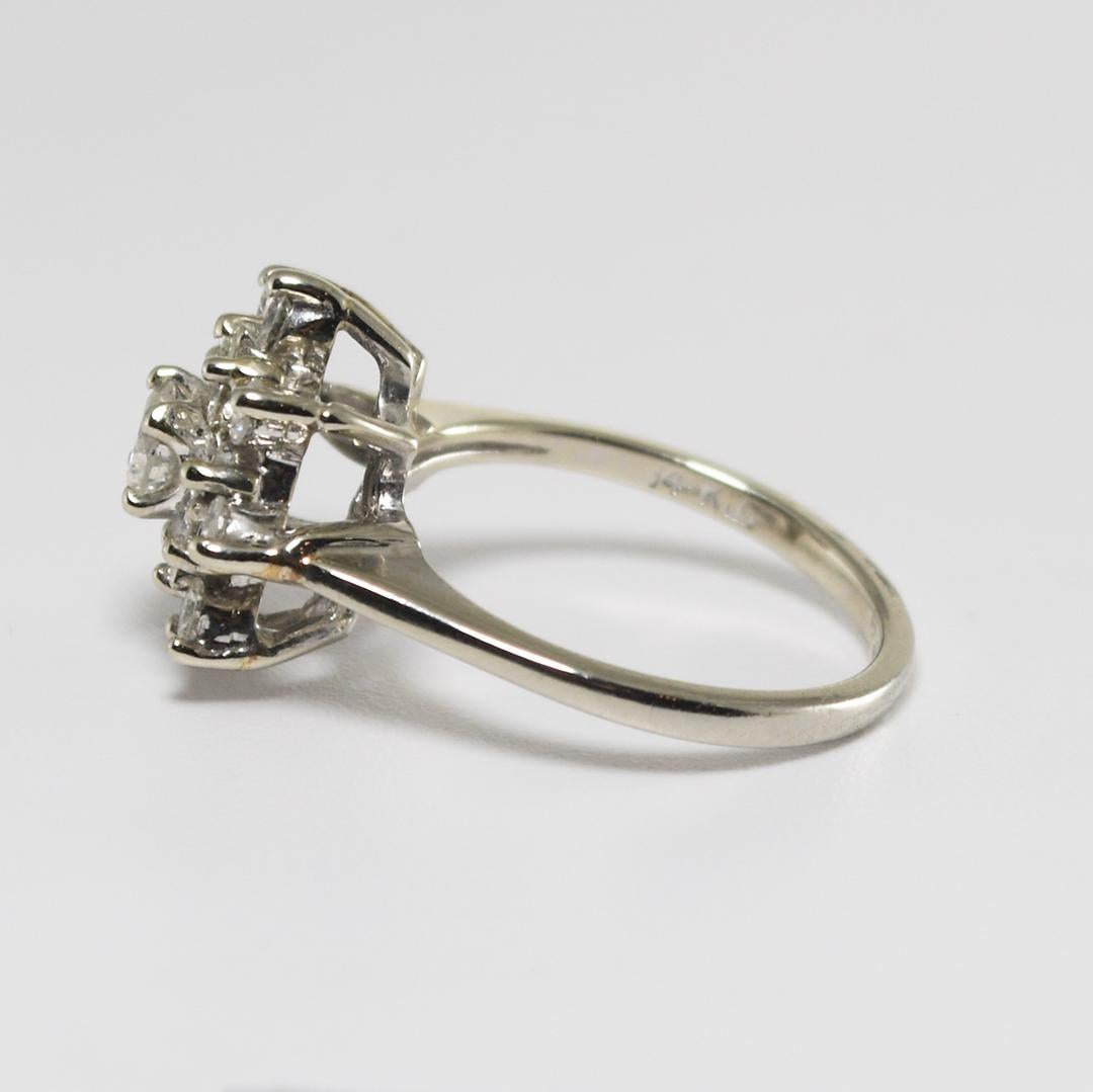 14K Weißgold Diamant-Cluster-Ring mit 0,65 Karat für Damen oder Herren im Angebot