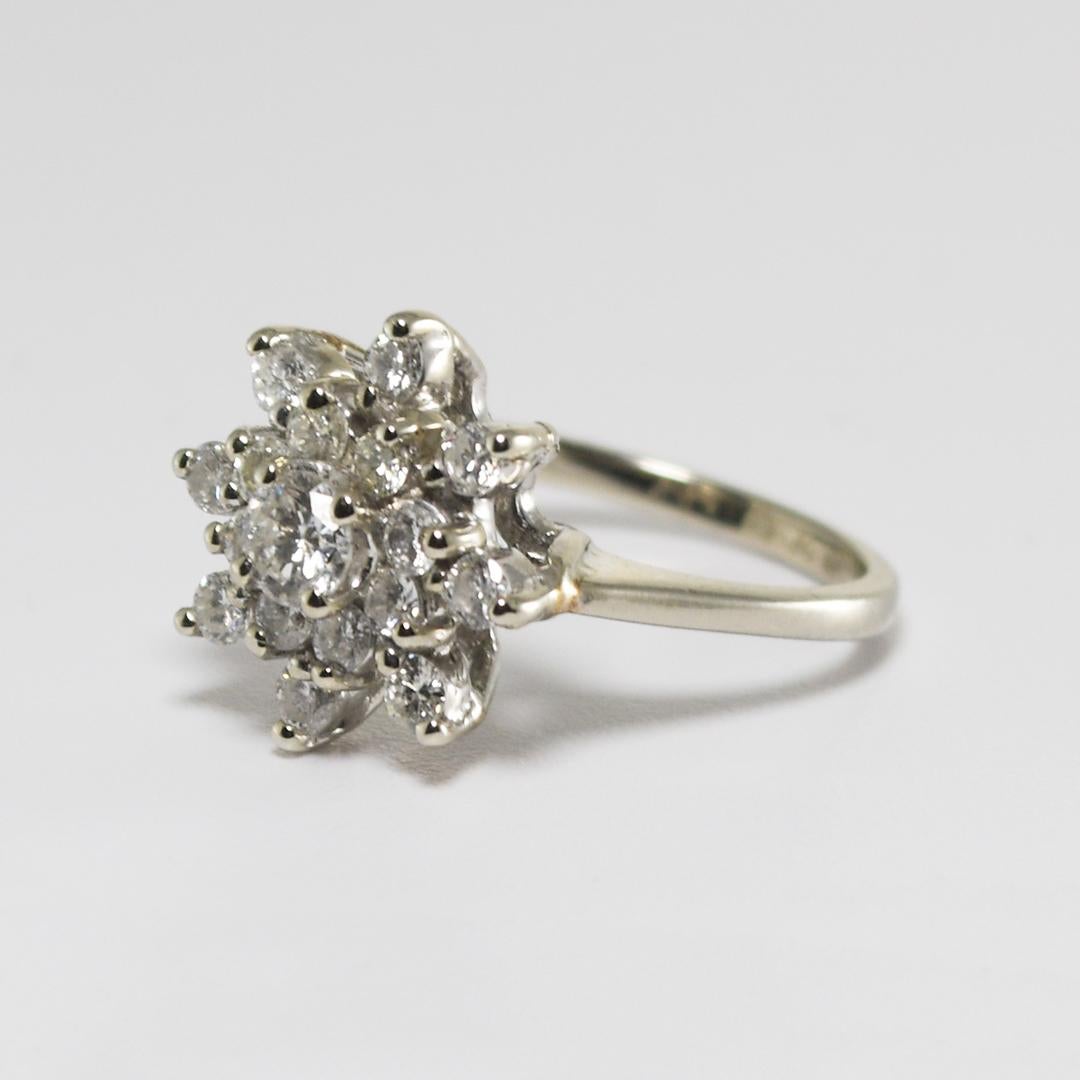 14K Weißgold Diamant-Cluster-Ring mit 0,65 Karat im Angebot 1