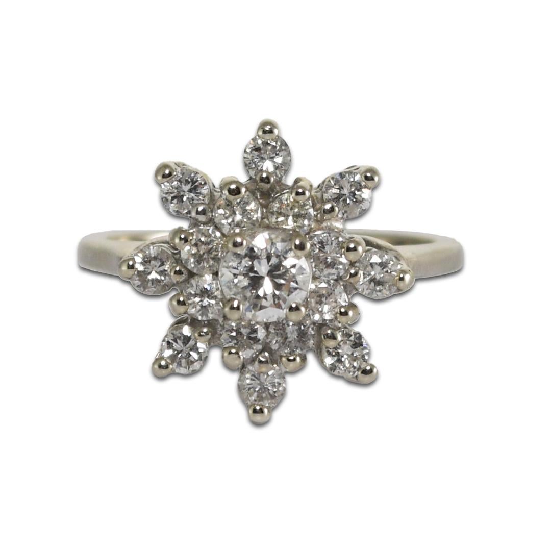 Anillo en racimo de diamantes de oro blanco de 14 quilates 0,65 ct