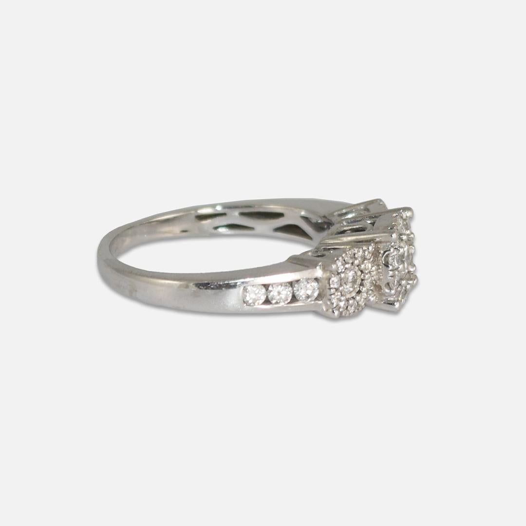14K Weißgold Diamant-Cluster-Ring mit 0,75 Karat (Rundschliff) im Angebot