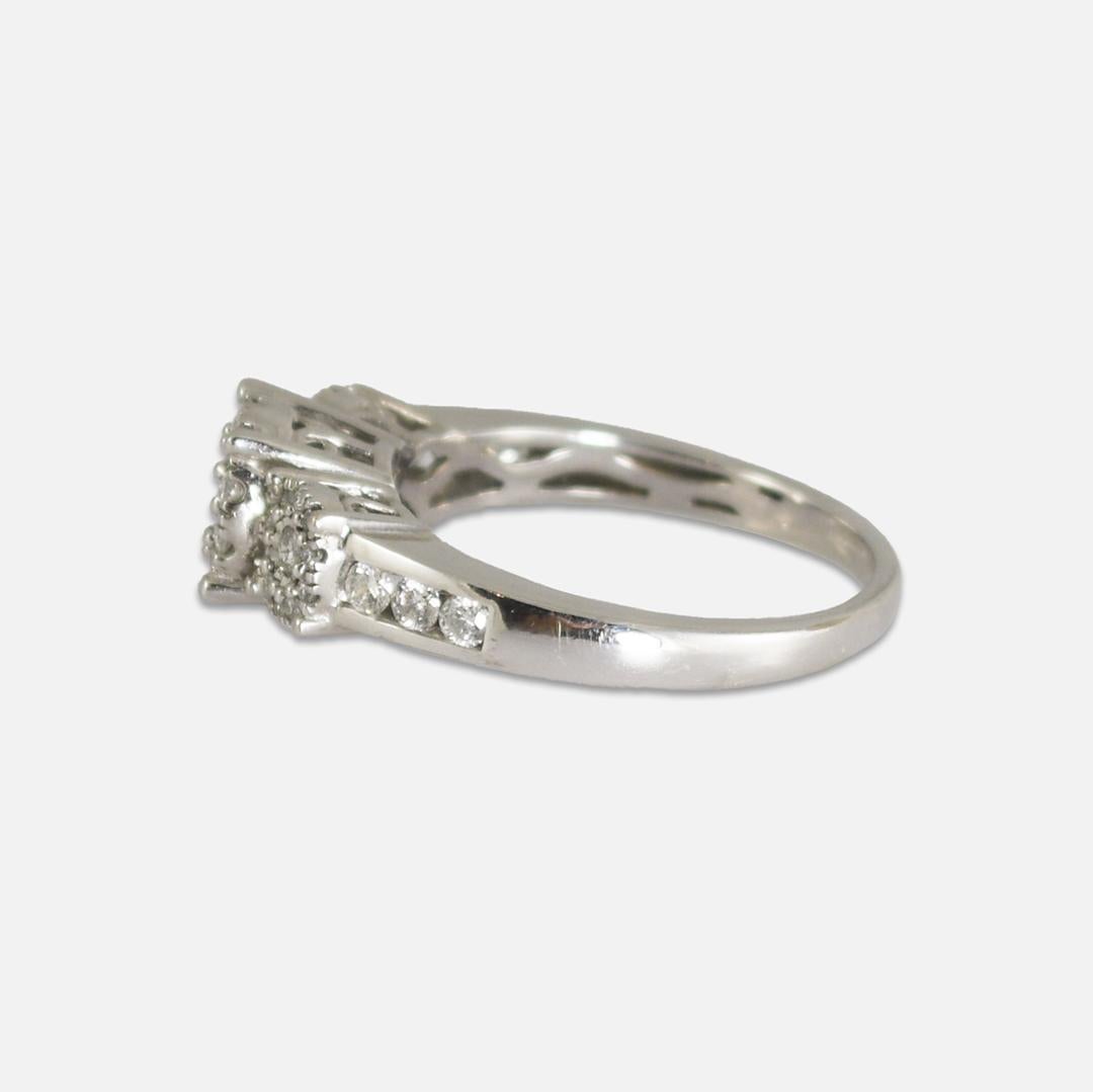 14K Weißgold Diamant-Cluster-Ring mit 0,75 Karat für Damen oder Herren im Angebot