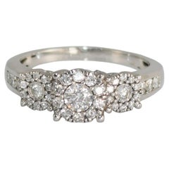 Anillo en racimo de diamantes de oro blanco de 14 quilates 0,75 ct