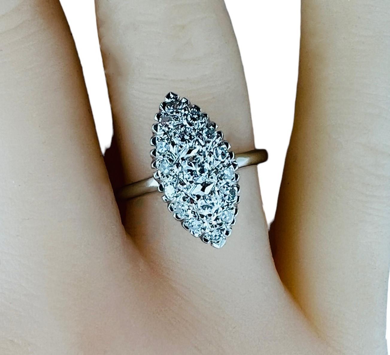 Anello con cluster di diamanti in oro bianco 14K misura 7,5 #16542 in vendita 3