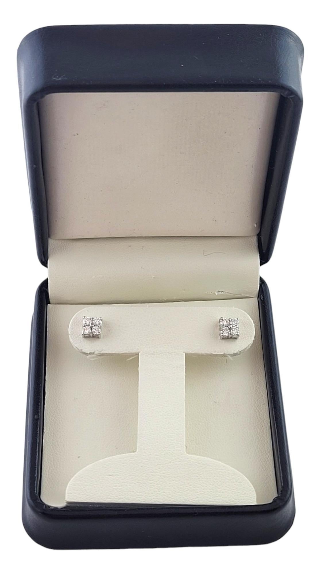 Orecchini a grappolo con diamanti in oro bianco 14K #18083 in vendita 2