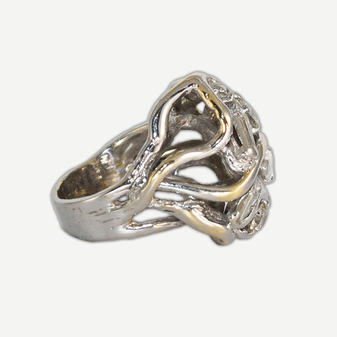 Anillo de cóctel de diamantes de oro blanco de 14 quilates 2,05 ct Corte baguette en venta