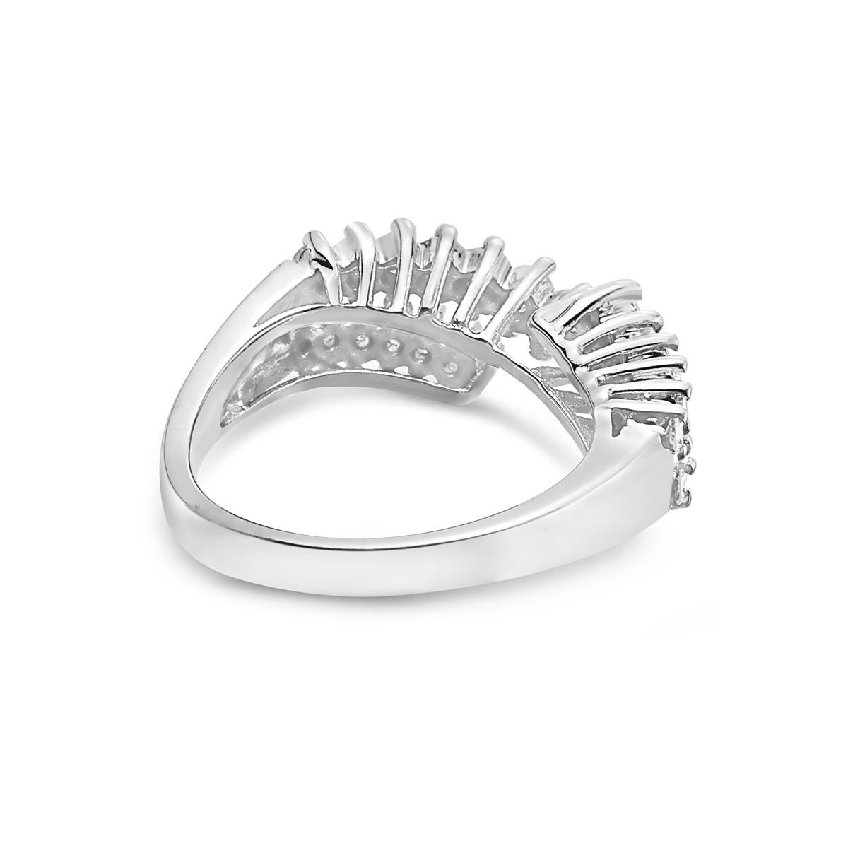 14 Karat White Gold Diamond Cocktail Ring In New Condition For Sale In New York, NY