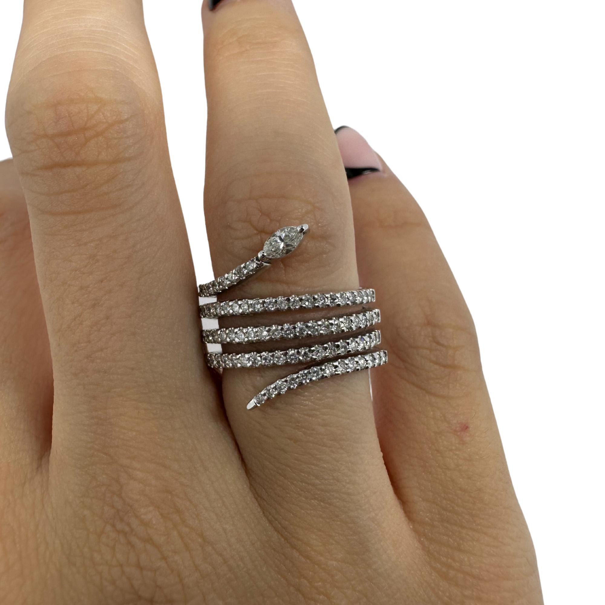 Taglio marquise Anello a serpente con spirale di diamanti in oro bianco 14K con testa di diamante Marquise in vendita