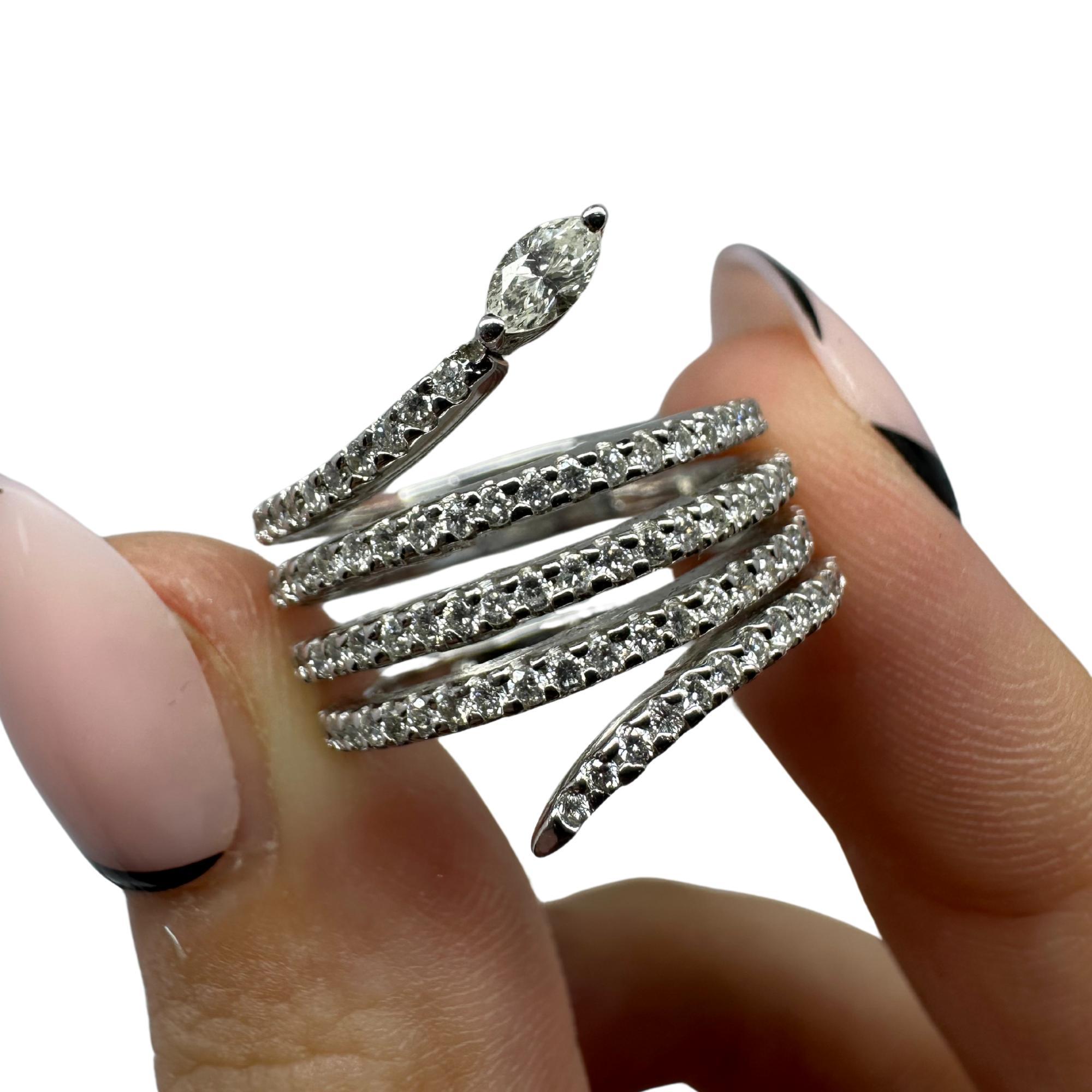 Anello a serpente con spirale di diamanti in oro bianco 14K con testa di diamante Marquise in vendita 3