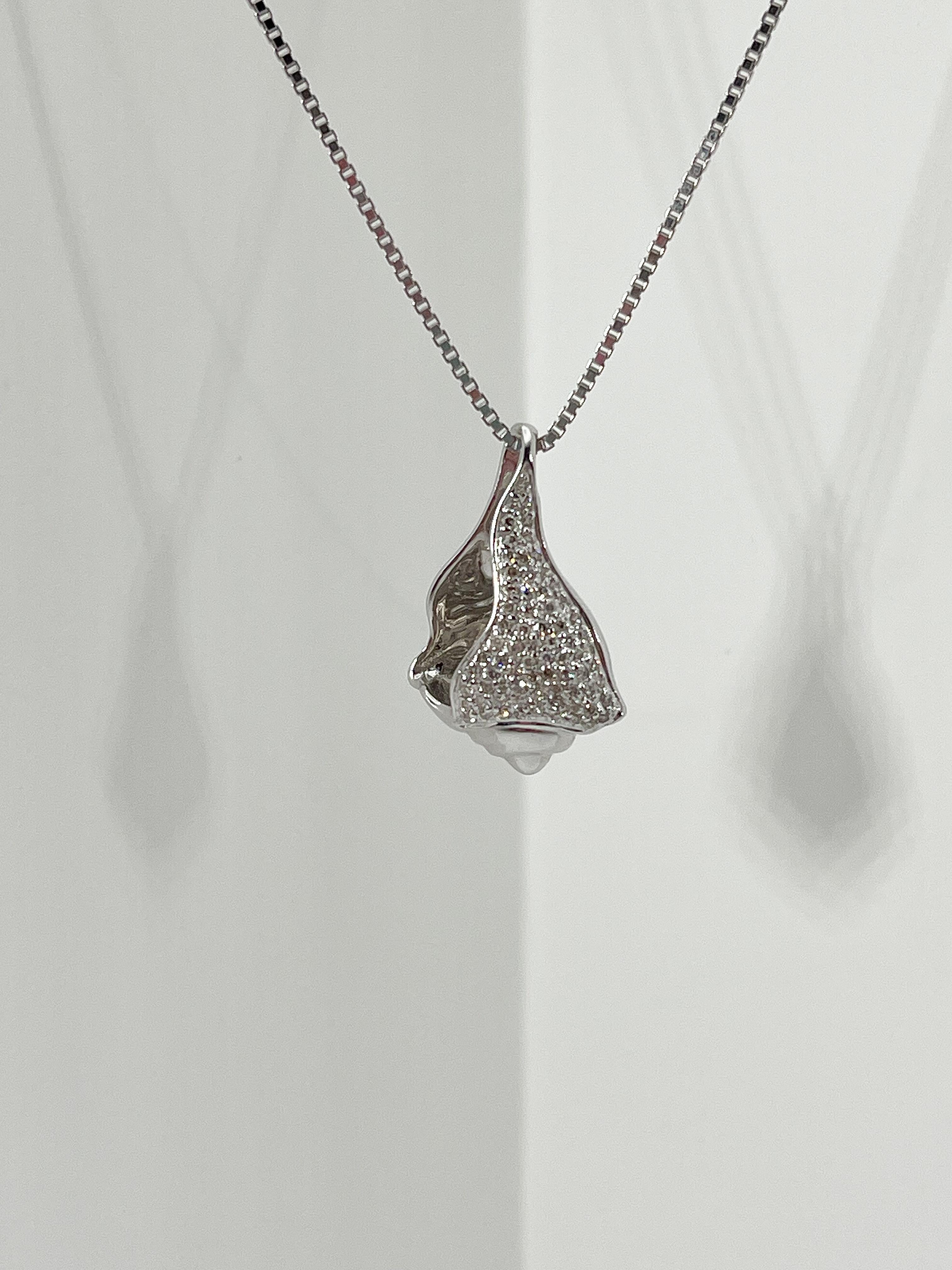 Round Cut 14K White Gold Diamond Conch Pendant Necklace For Sale
