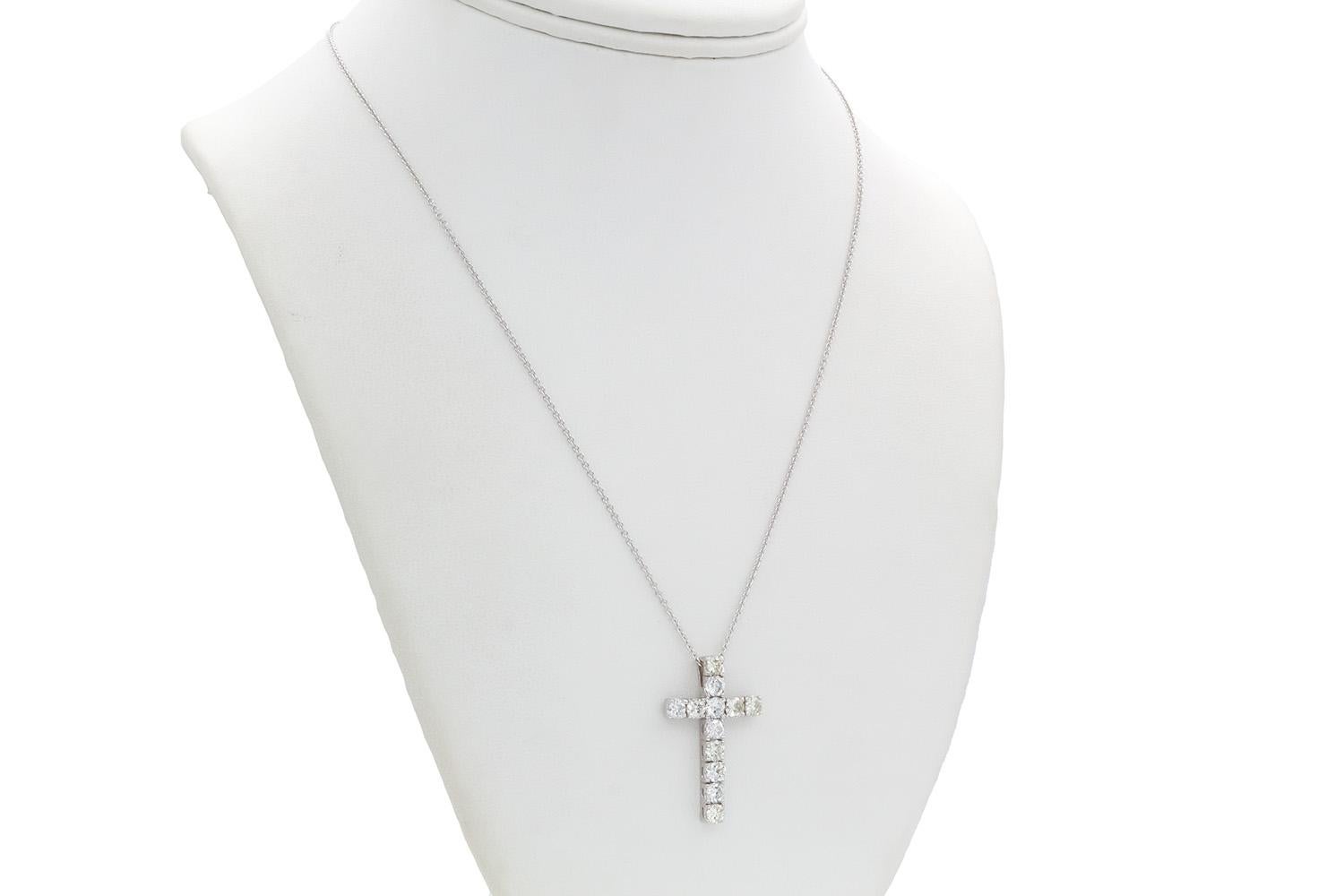 14k White Gold & Diamond Cross Crucifix Pendant Necklace 2.00ctw In Excellent Condition In Tustin, CA