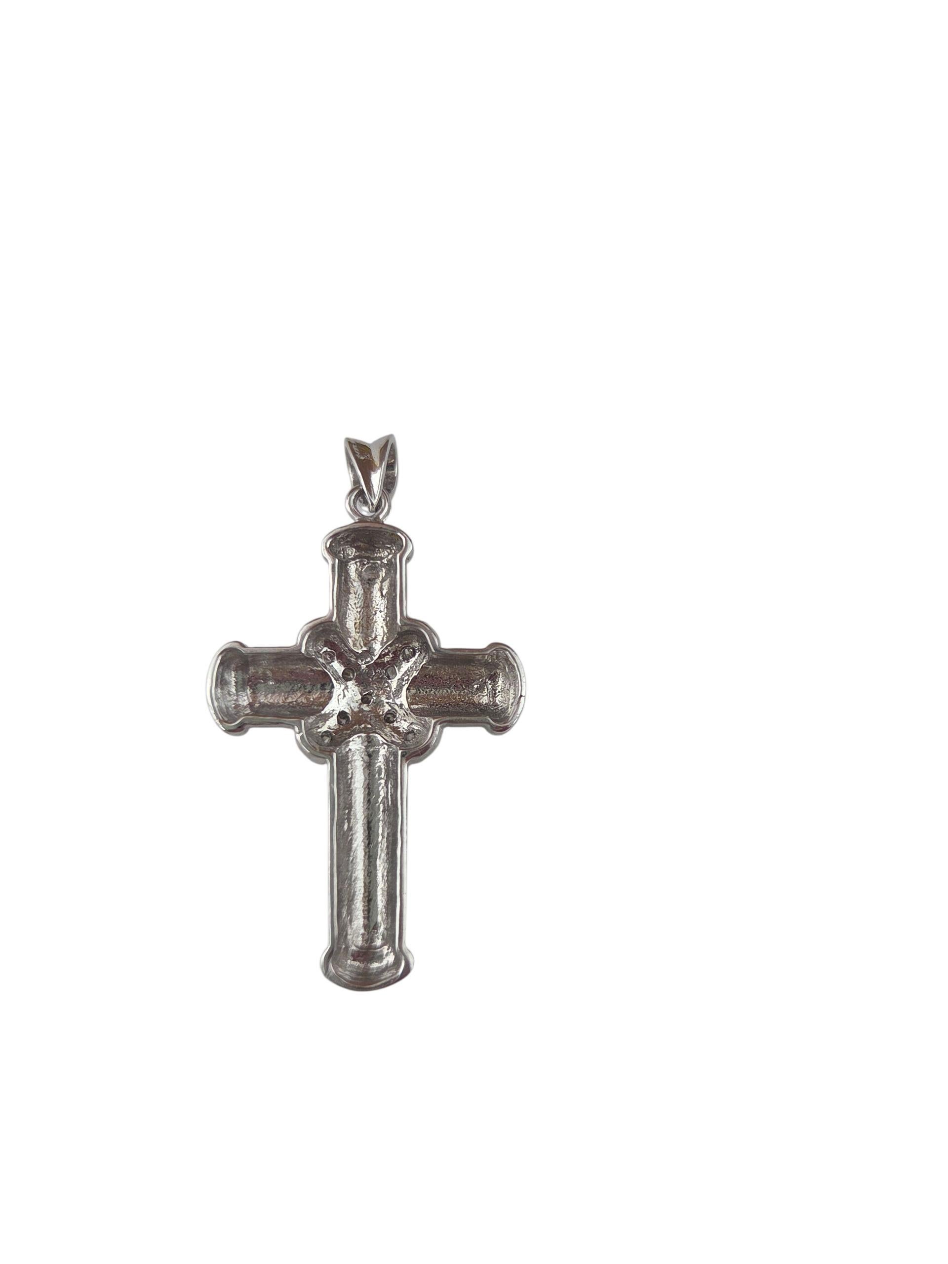 Taglio brillante Ciondolo a croce con diamante in oro bianco 14K #23653 in vendita