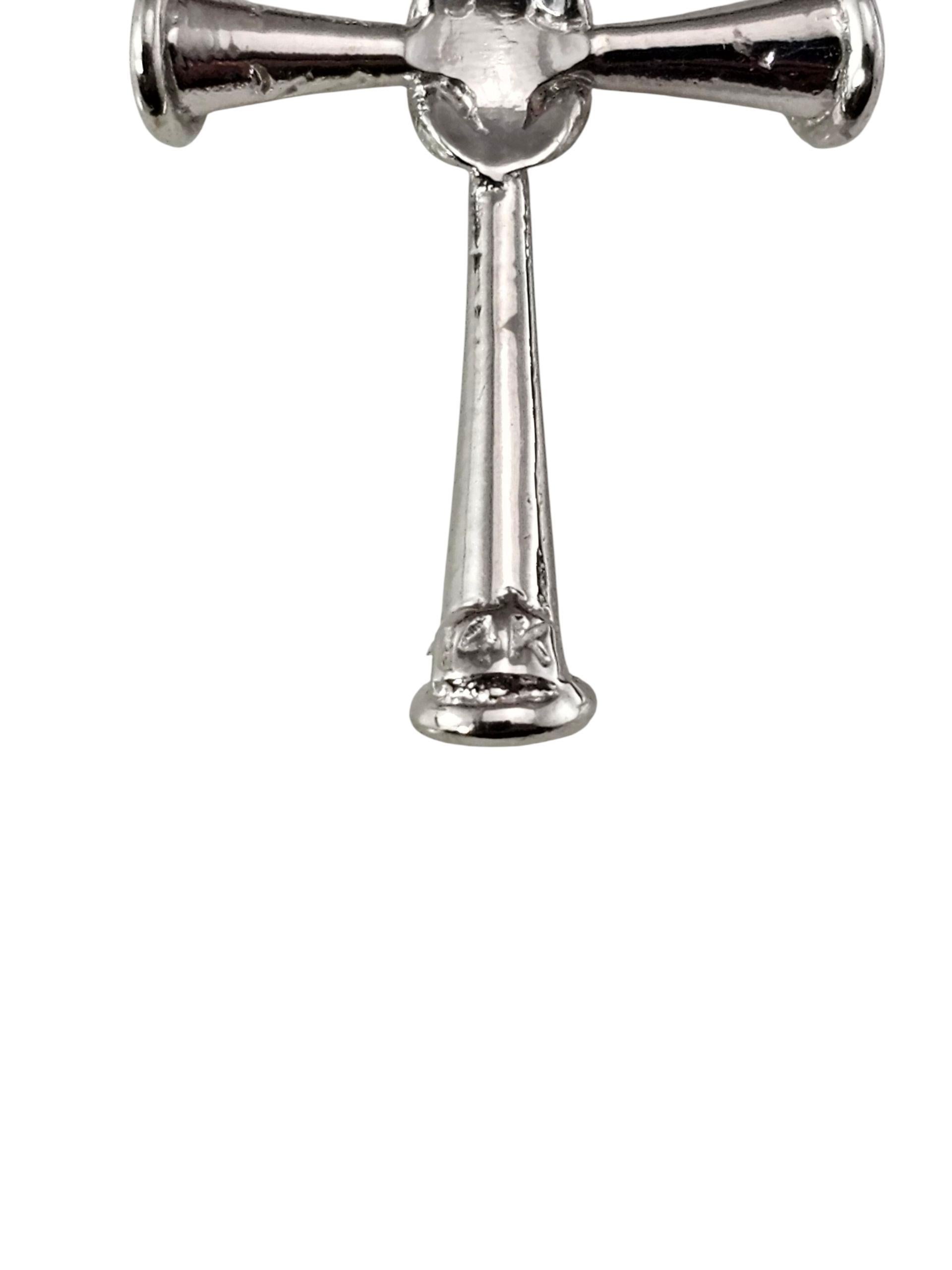 Pendentif croix en or blanc 14K avec diamants #23952 Pour femmes en vente