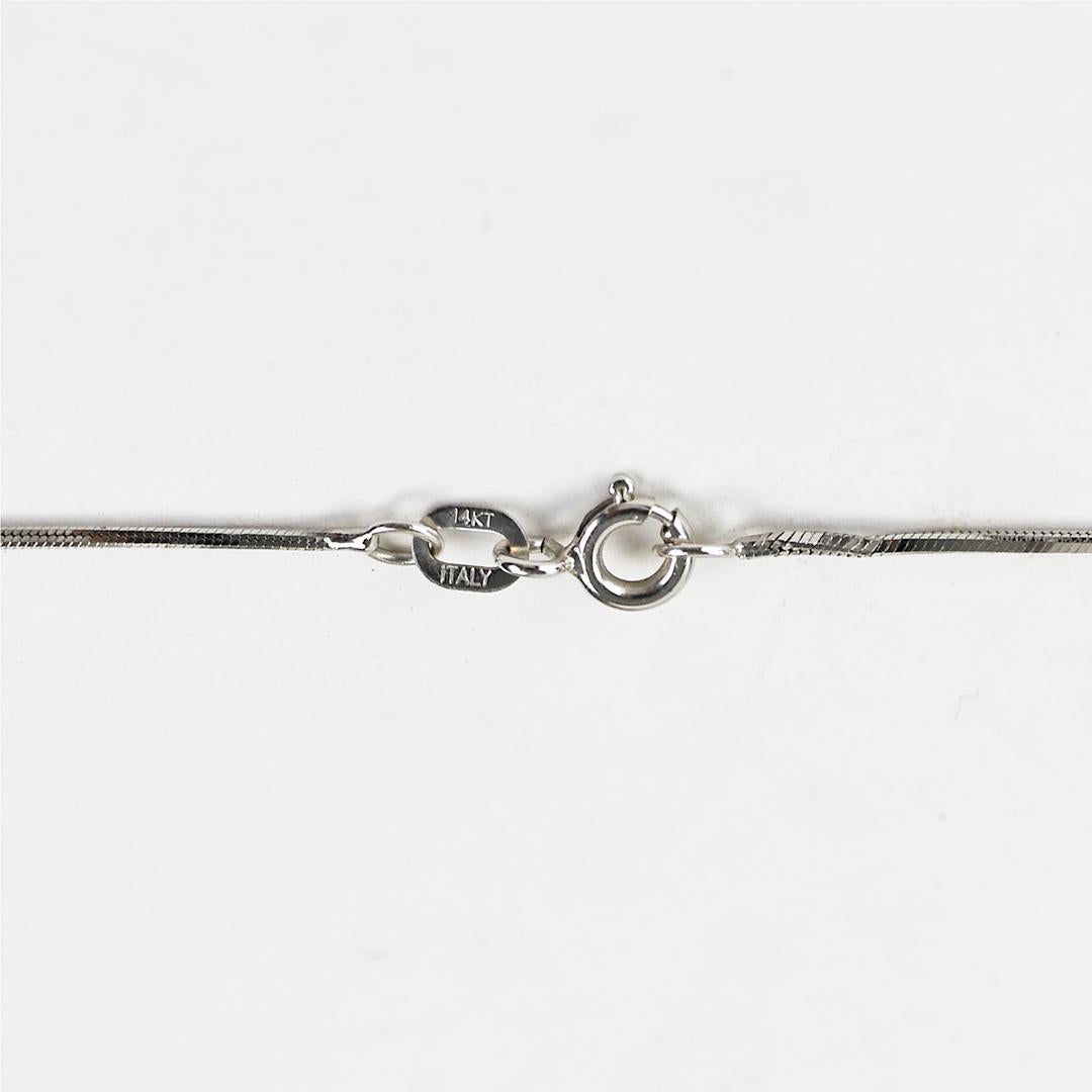 Collier croix en or blanc 14K avec diamant 0.04ct Excellent état - En vente à Laguna Beach, CA