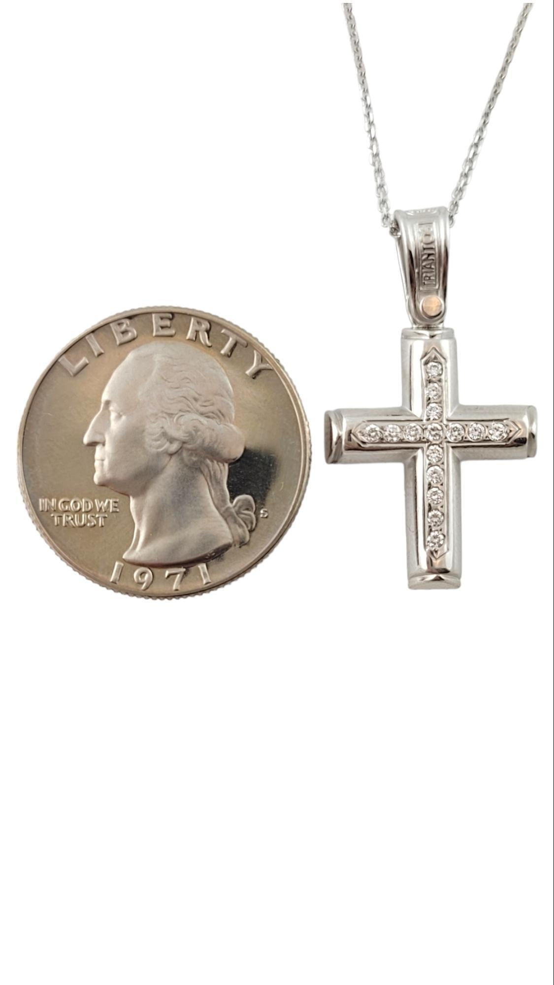 Collier pendentif croix en or blanc 14 carats et diamants n°15893 Bon état - En vente à Washington Depot, CT