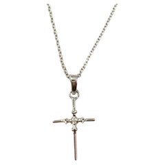 Collier pendentif croix en or blanc 14 carats et diamants n° 16588