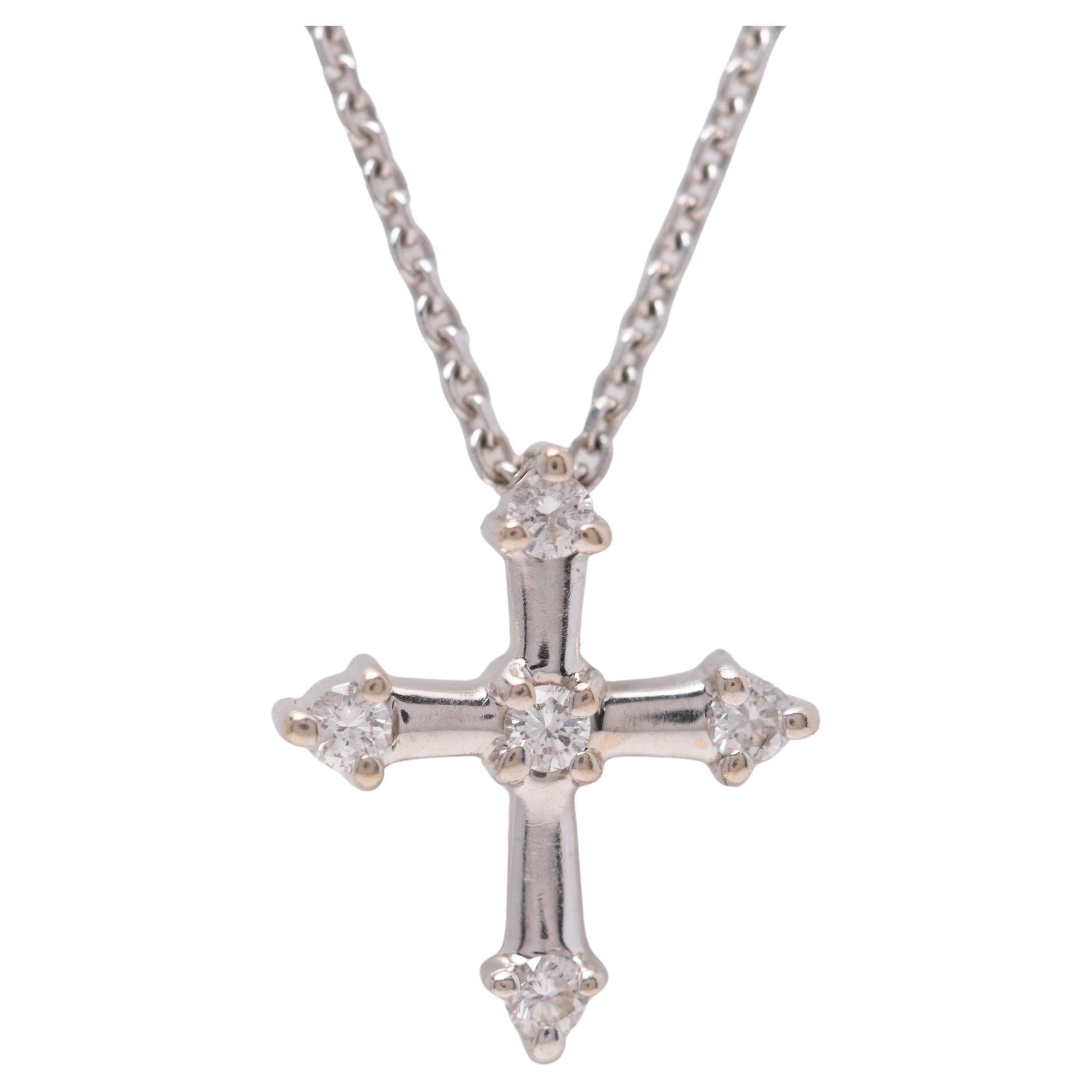 Collana con ciondolo a croce con diamanti in oro bianco 14k - Design classico in vendita