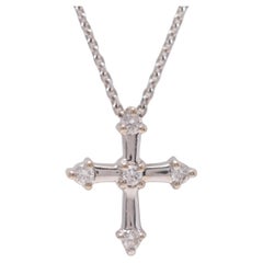 Collana con ciondolo a croce con diamanti in oro bianco 14k - Design classico