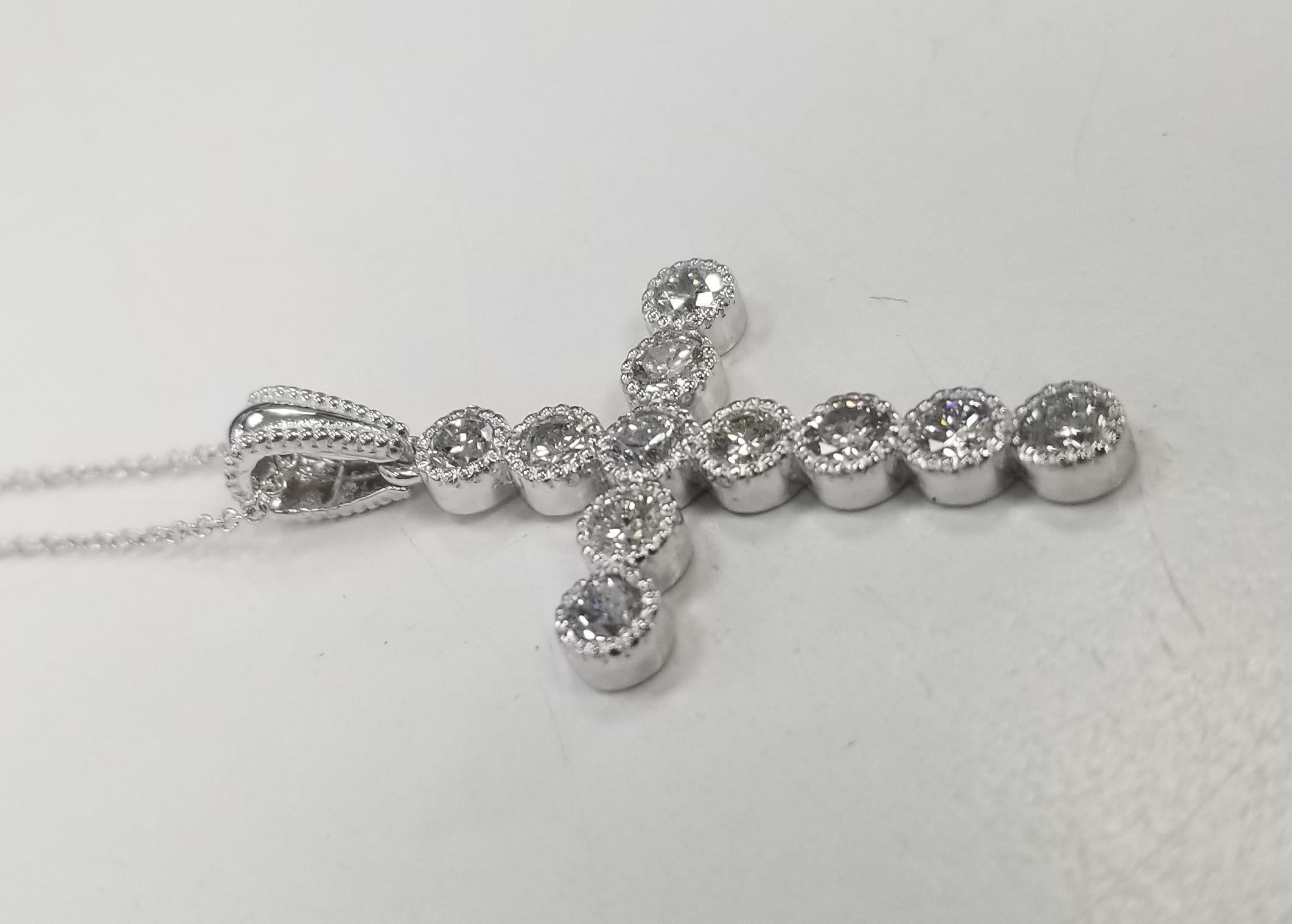 Specifications:  
    CHAIN length: 16 inch
    CHAIN & PENDANT weight: 4.5 gram
    STONES:   11 DIAMONDS 1.25 CARATS
    COLOR & CLARITY:     F-G VS2-SI1   
    metal:14k WHITE GOLD
    type:CHAIN  & PENDANT
    hallmark:'14KT
    *3 different