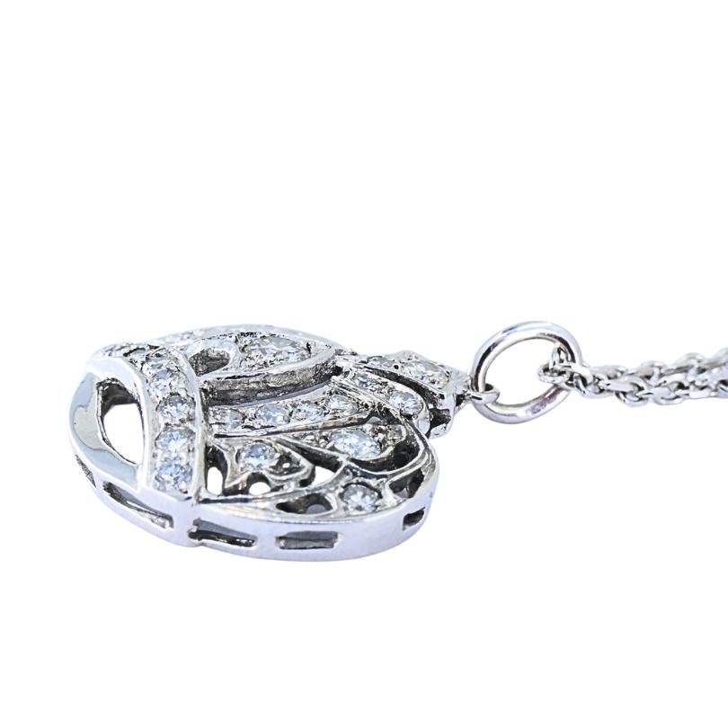 Collar Colgante Corona de Diamantes de Oro Blanco de 14k en Bueno estado para la venta en Beverly Hills, CA