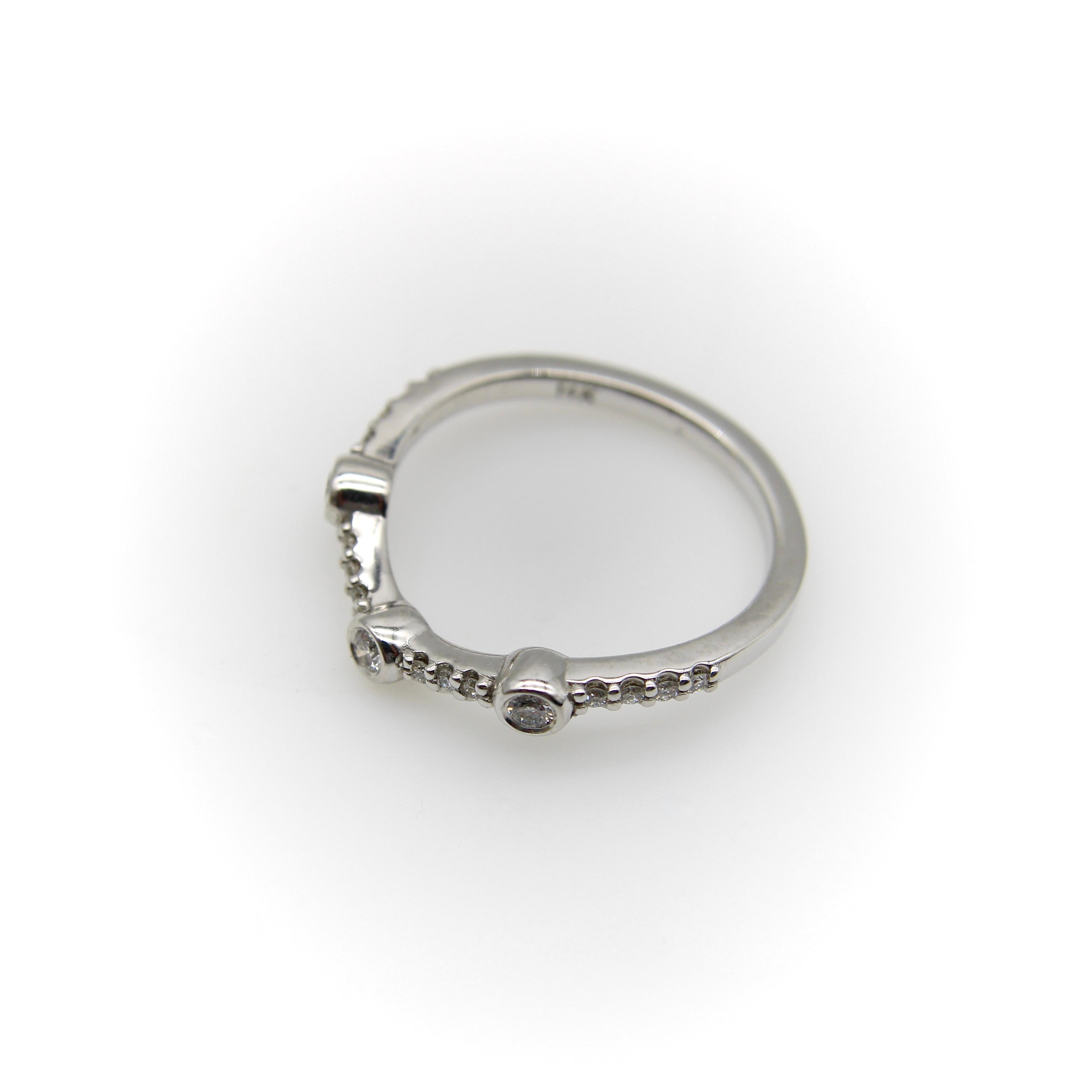 14K White Gold Diamond Curved Band In New Condition For Sale In Venice, CA