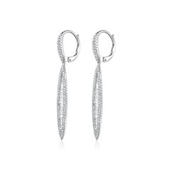 Pendientes colgantes de oro blanco de 14 quilates con diamantes cónicos y redondos
