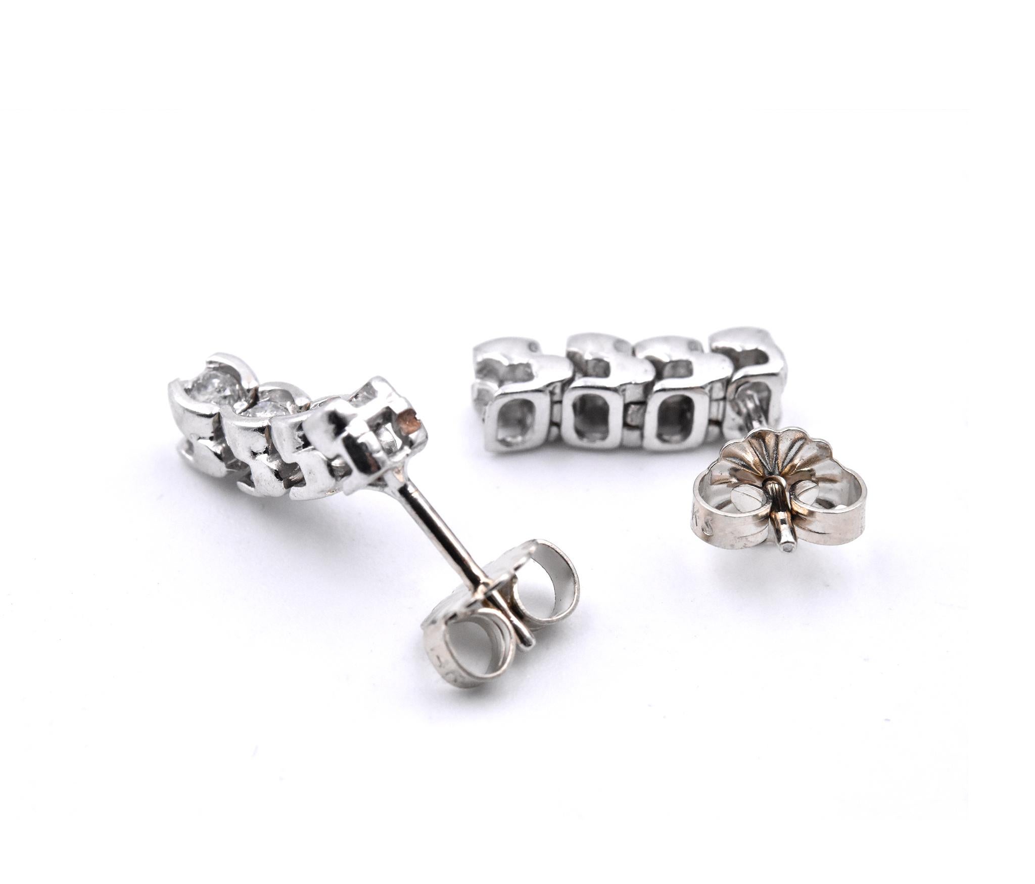 14 Karat White Gold Diamond Dangle Earrings In Excellent Condition For Sale In Scottsdale, AZ