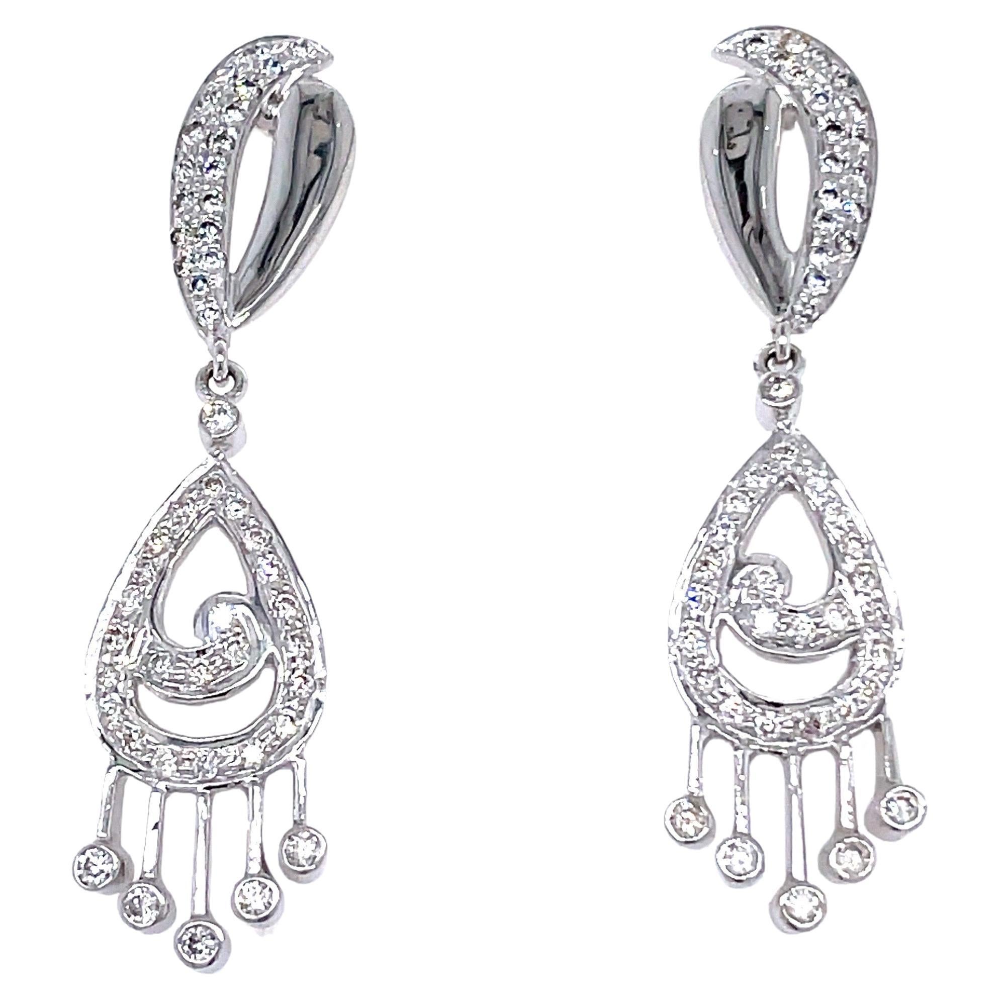 Boucles d'oreilles pendantes en or blanc 14K avec diamants 1.09 cts