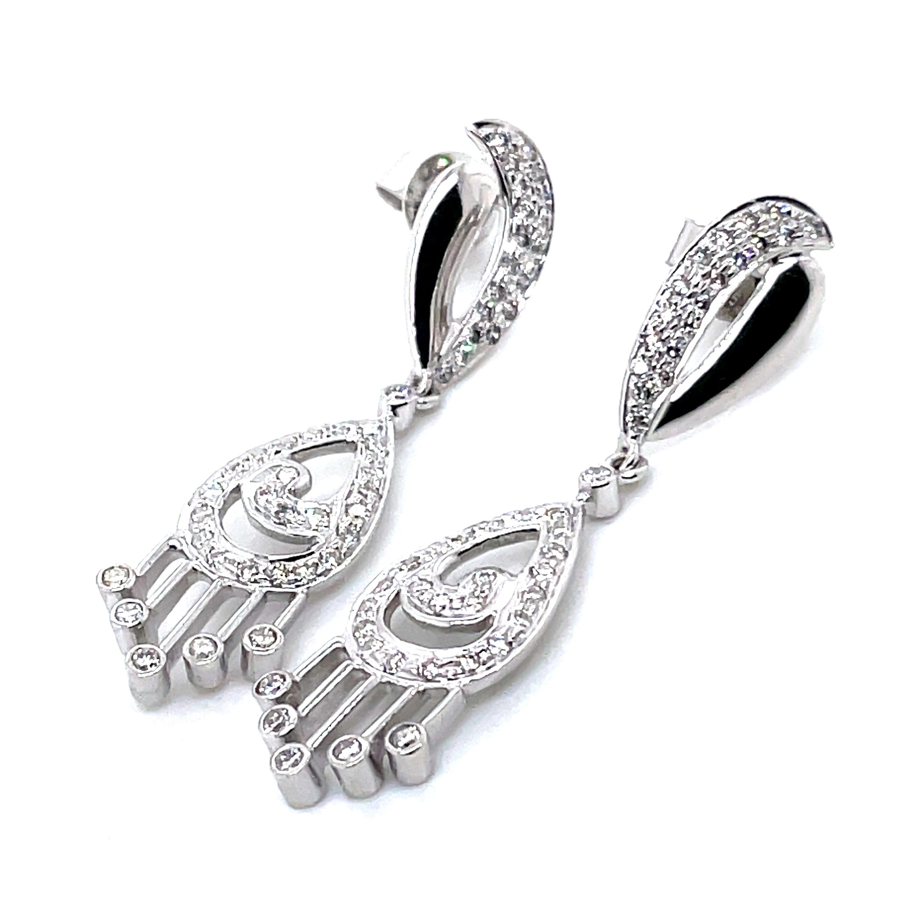 Taglio brillante Orecchini pendenti con diamanti in oro bianco 14K in vendita