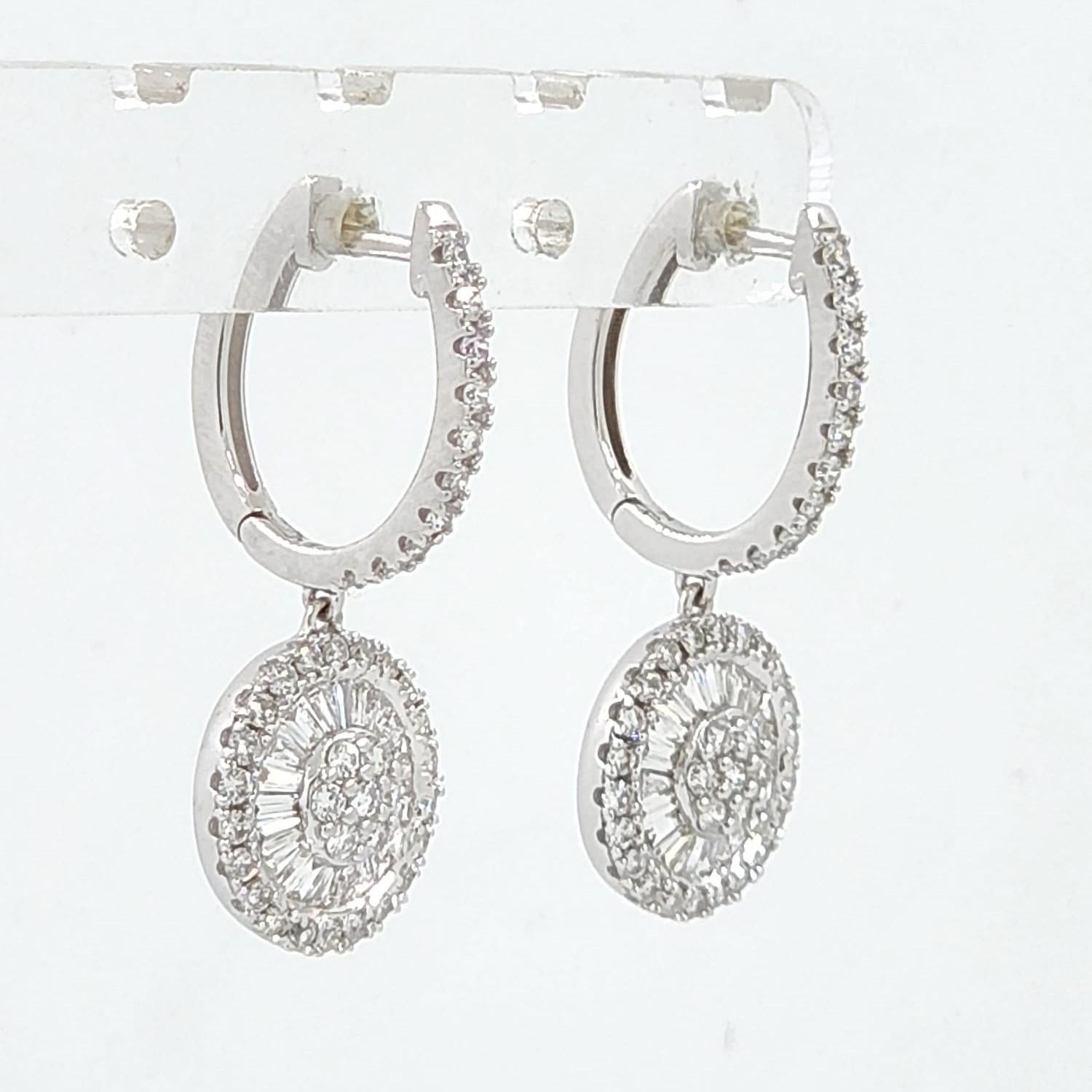 Contemporary 0.87Ct 14K White Gold Diamond Drop Earring For Sale