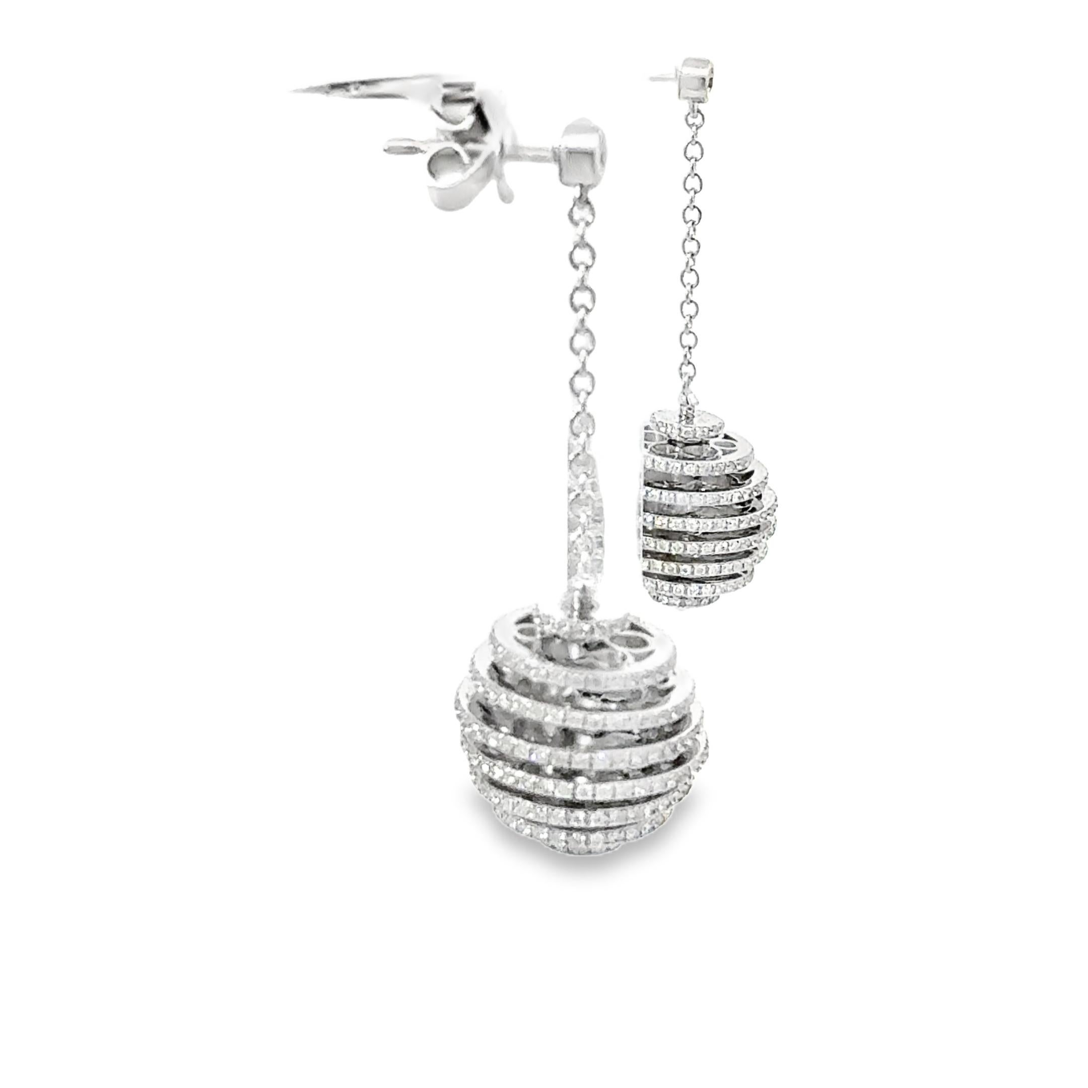 Pendientes Colgantes de Diamantes de Oro Blanco de 14 K - Pendientes Colgantes de Diamantes de 2 Quilates en Nuevo estado para la venta en Beverly Hills, CA