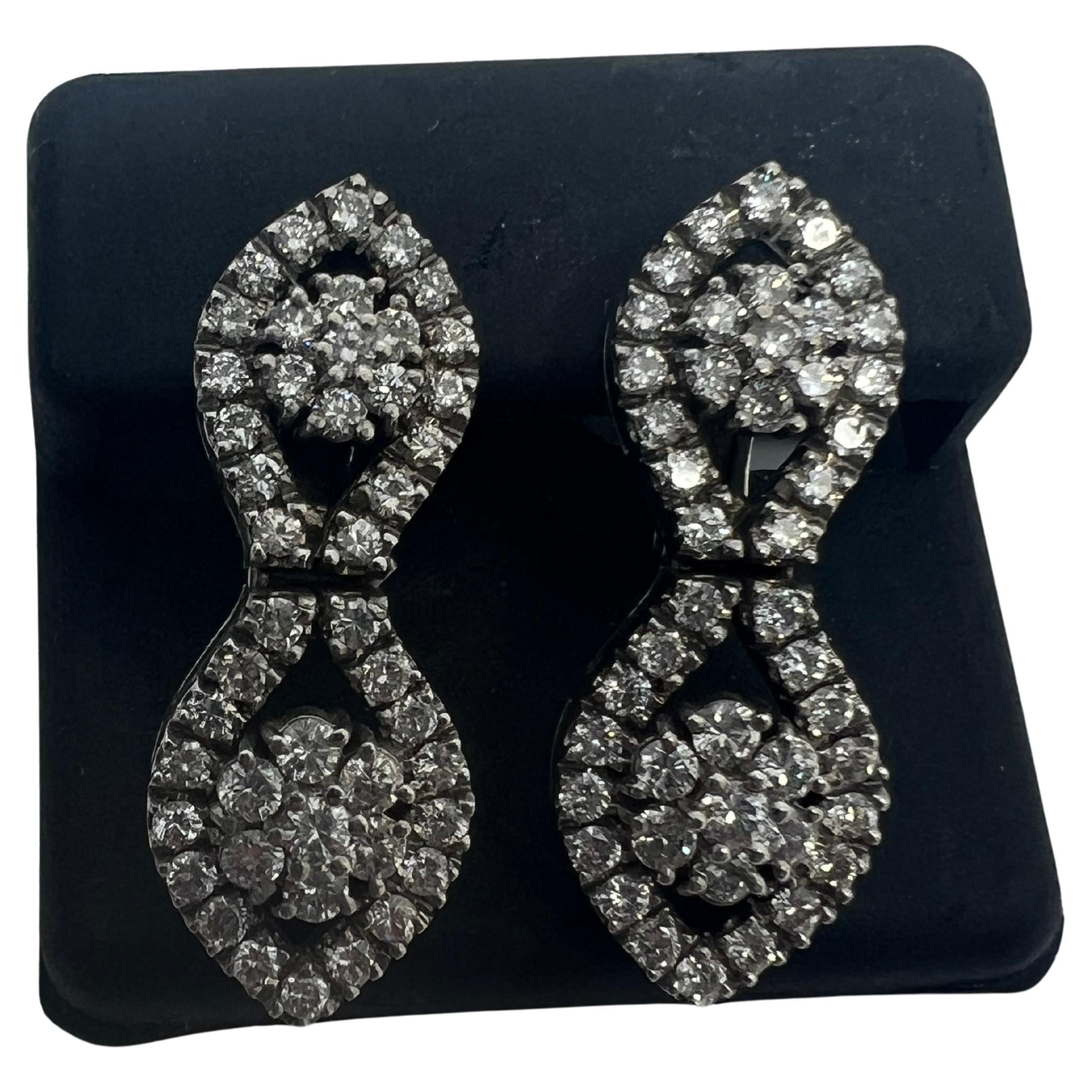 Orecchini a goccia con diamanti in oro bianco 14k