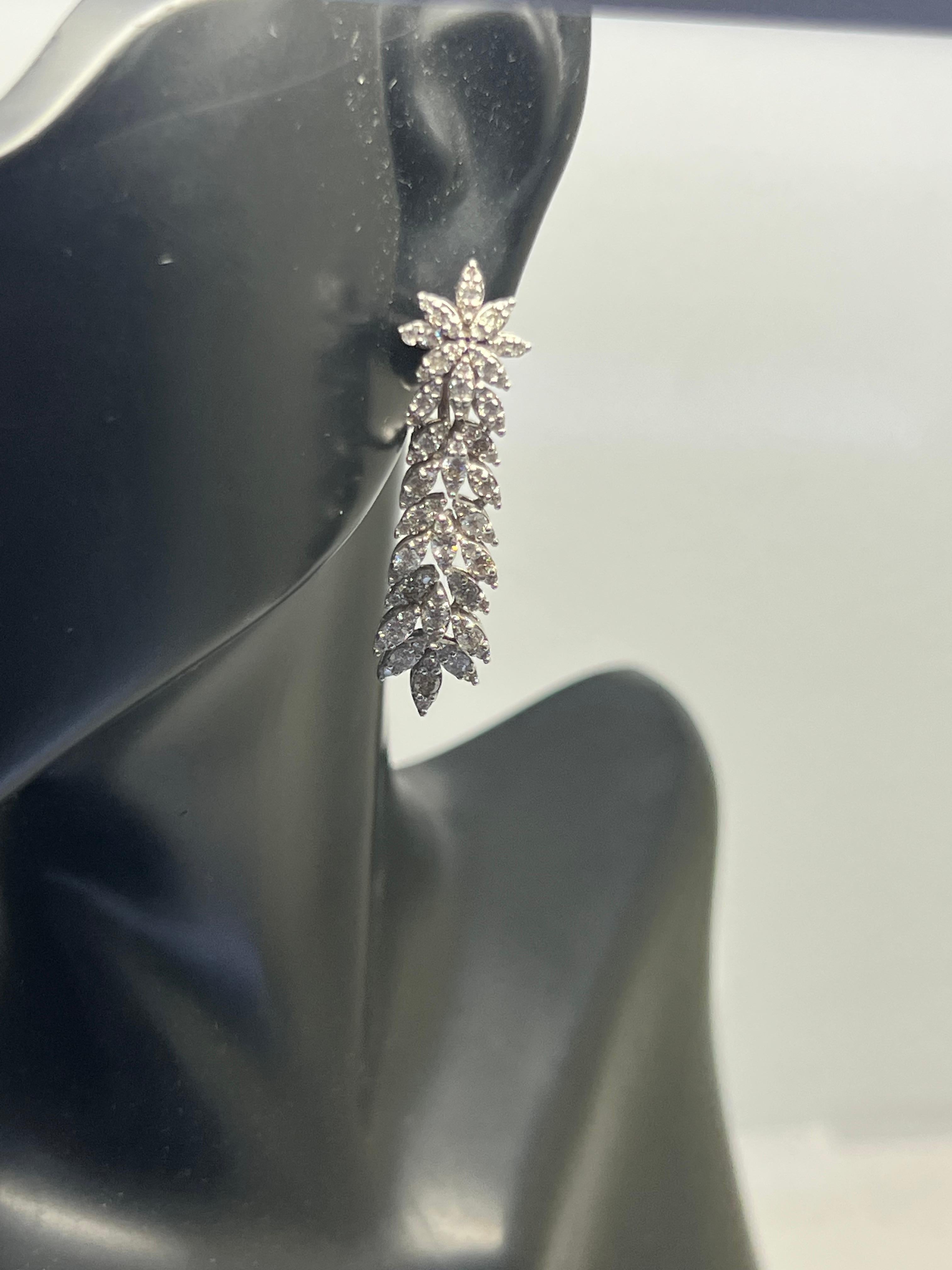 Round Cut 14k White Gold Diamond Drop Prong Dangle Flower Earrings For Sale