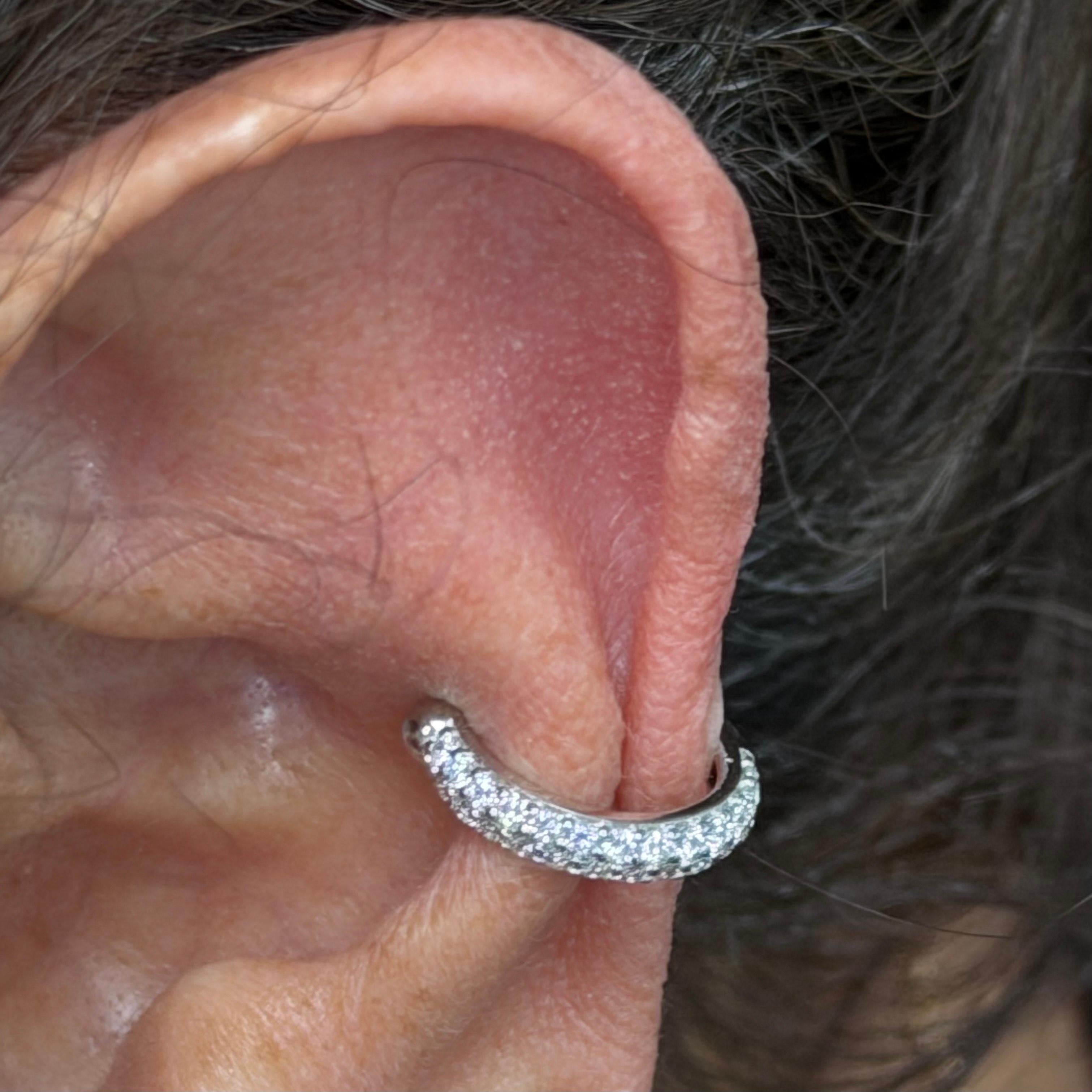 14K White Gold Diamond Earring Cuff In condizioni Nuovo in vendita a Great Neck, NY