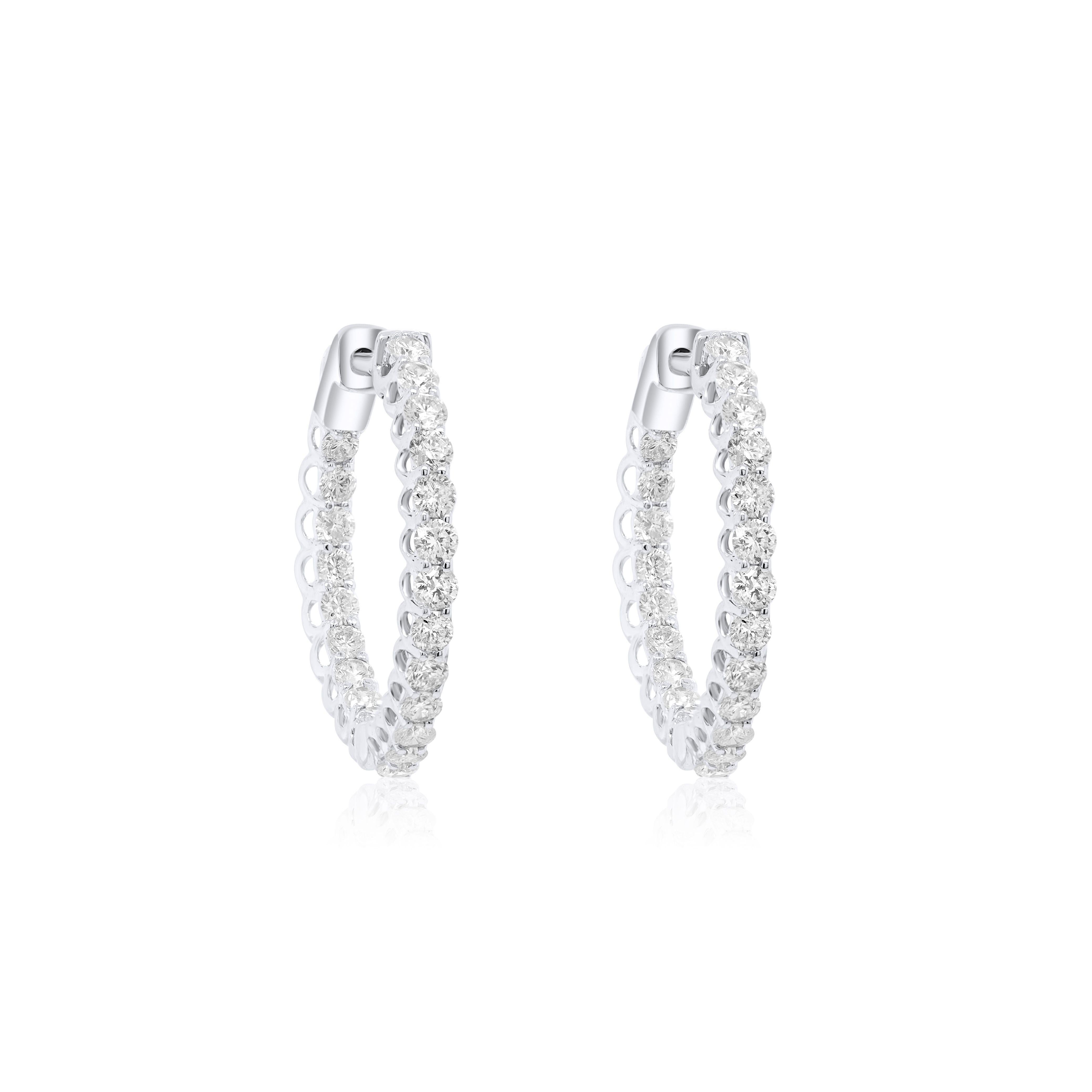 14K White Gold Diamond Earrings In New Condition For Sale In New York, NY