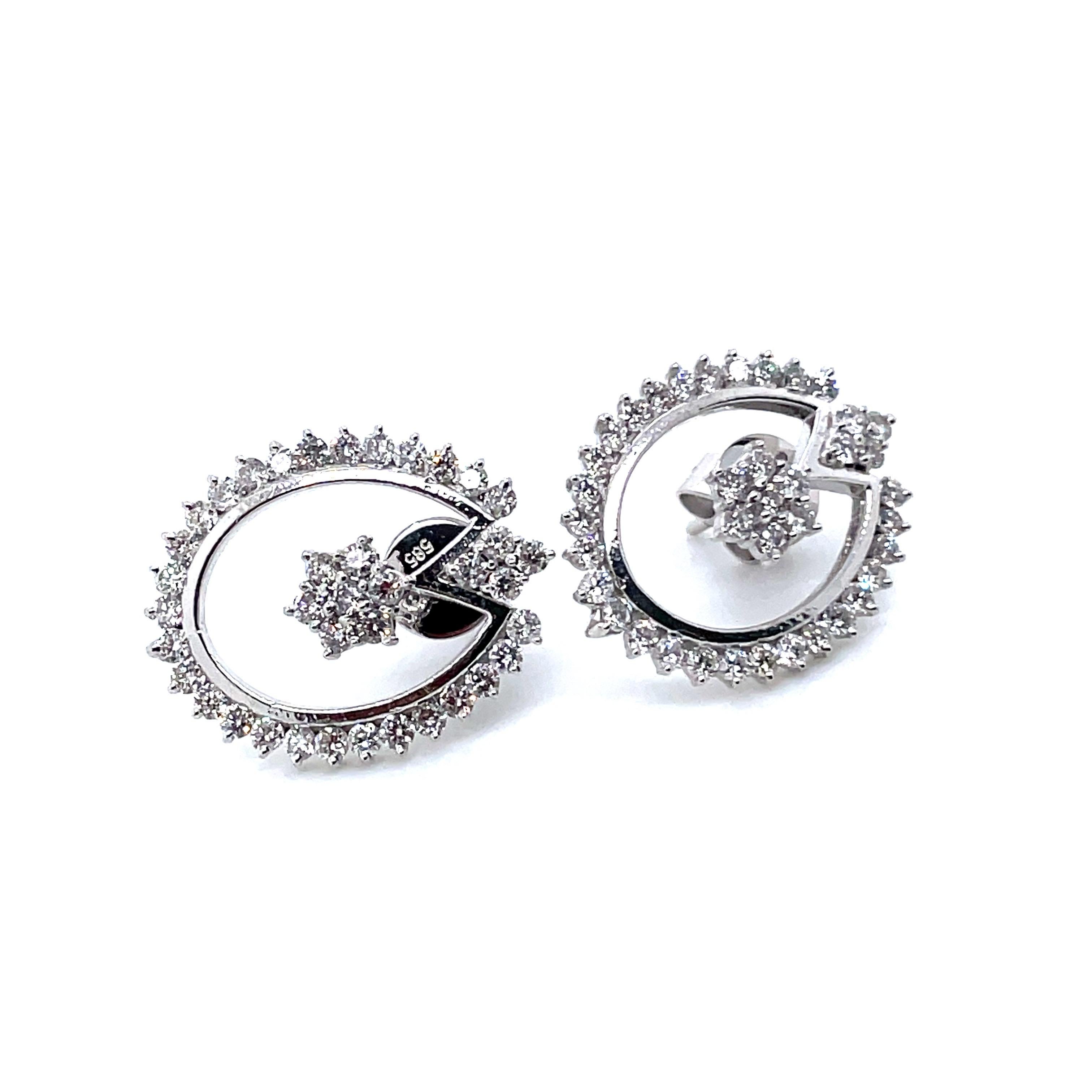 Contemporary 14k White Gold Diamond Earrings With Tulip Pattern For Sale