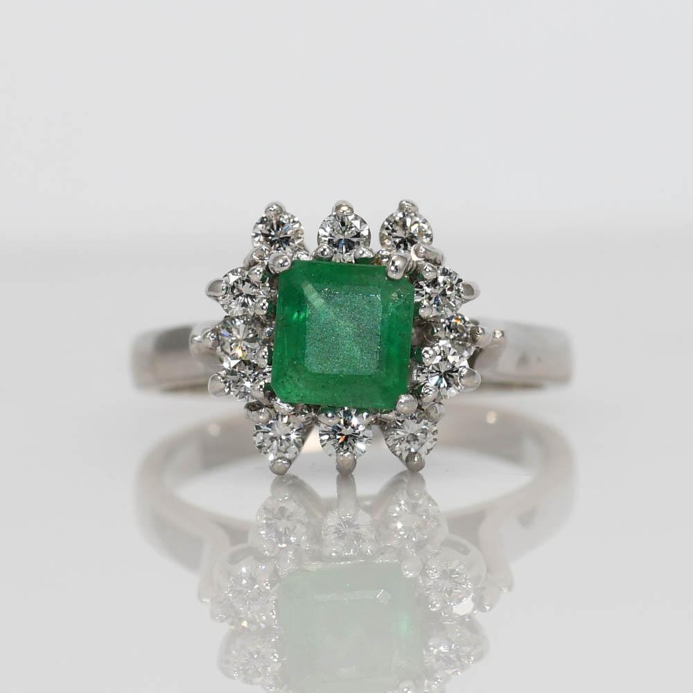 Women's 14K White Gold Diamond & Emerald Ring, 4gr For Sale