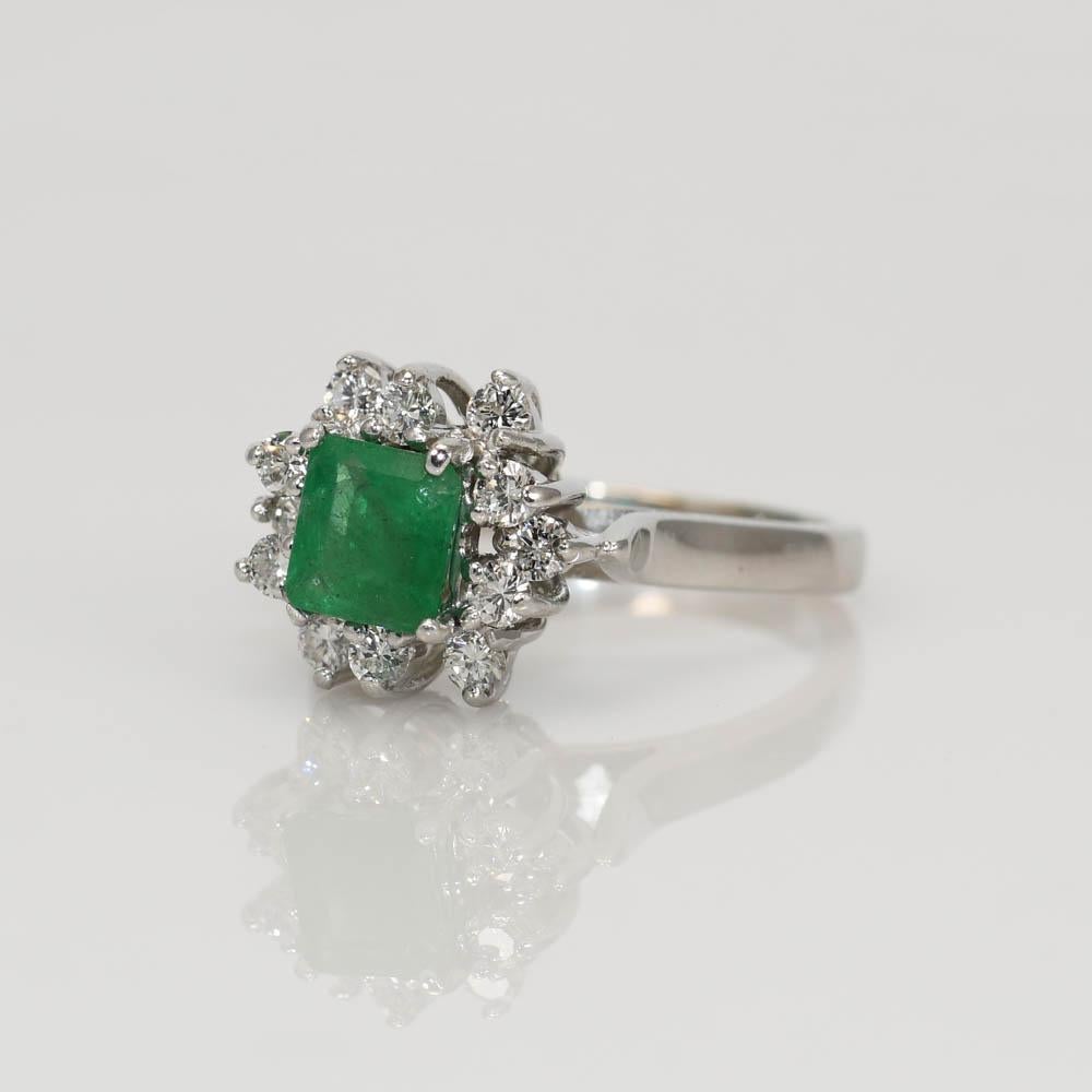 14K White Gold Diamond & Emerald Ring, 4gr For Sale 1