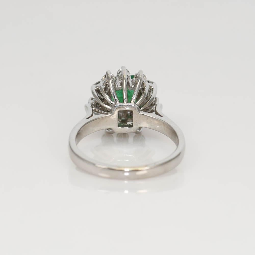 14K White Gold Diamond & Emerald Ring, 4gr For Sale 3