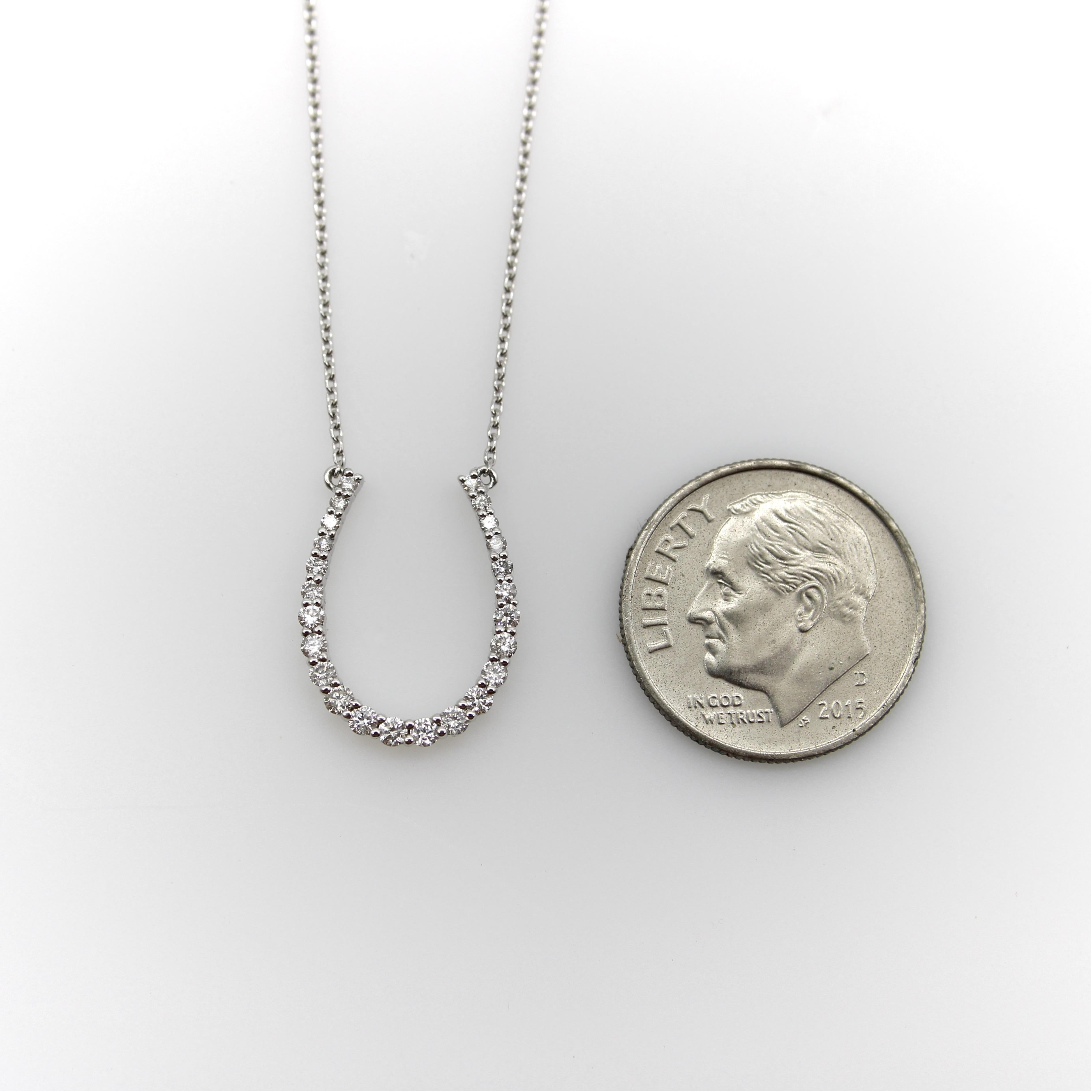 Pendentif fer à cheval en or blanc 14K incrusté de diamants Bon état - En vente à Venice, CA