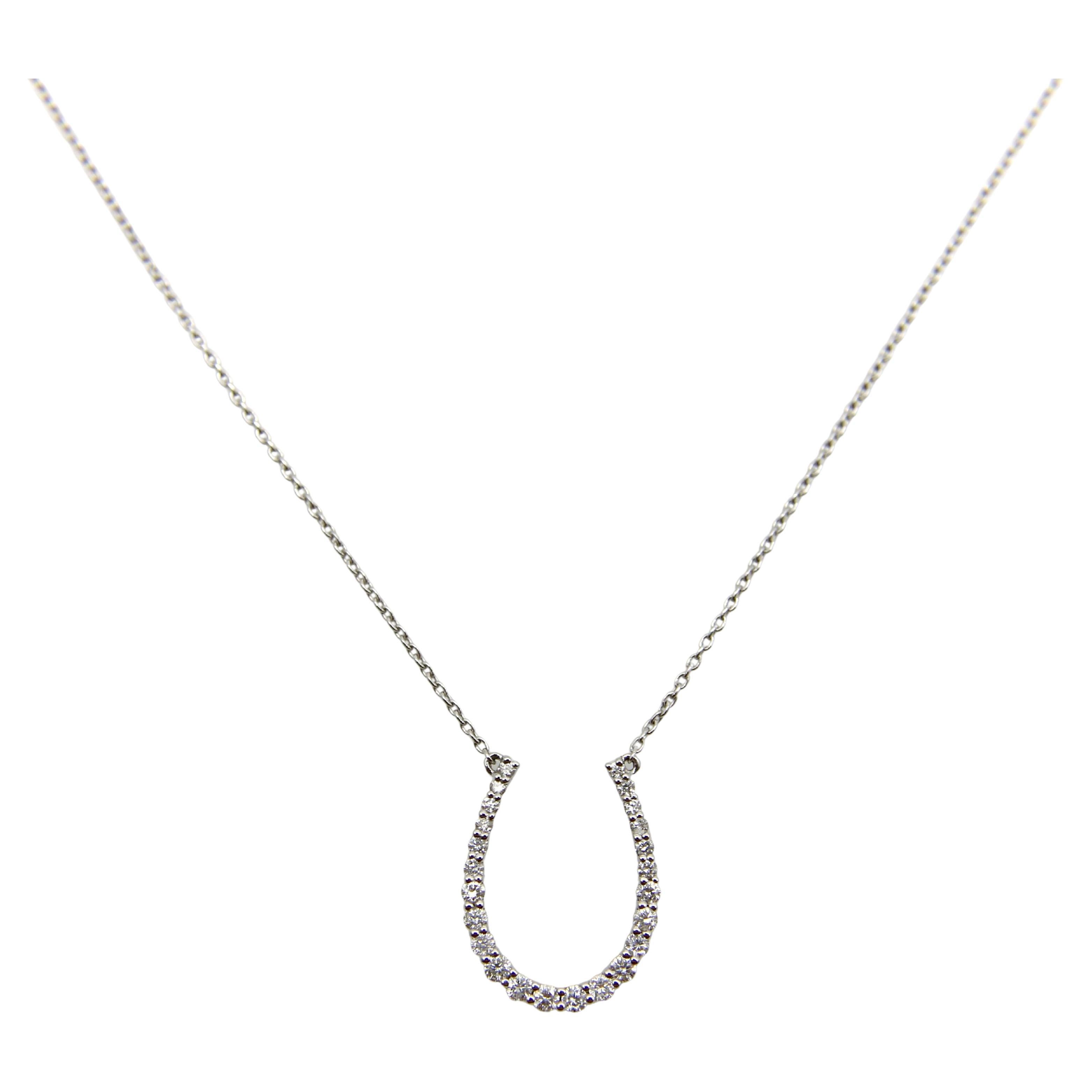 Pendentif fer à cheval en or blanc 14K incrusté de diamants en vente