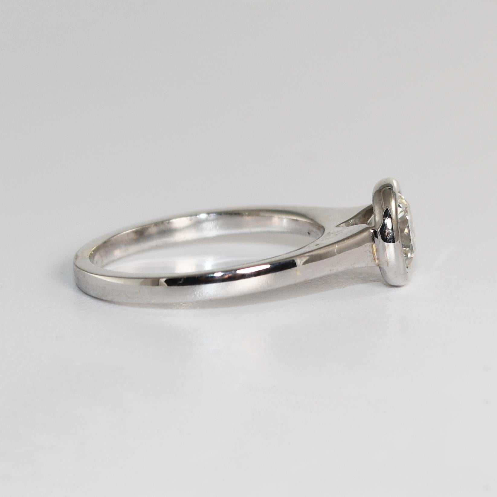 Anillo de compromiso de diamantes de oro blanco de 14 quilates 0,75 ct Corte redondo en venta