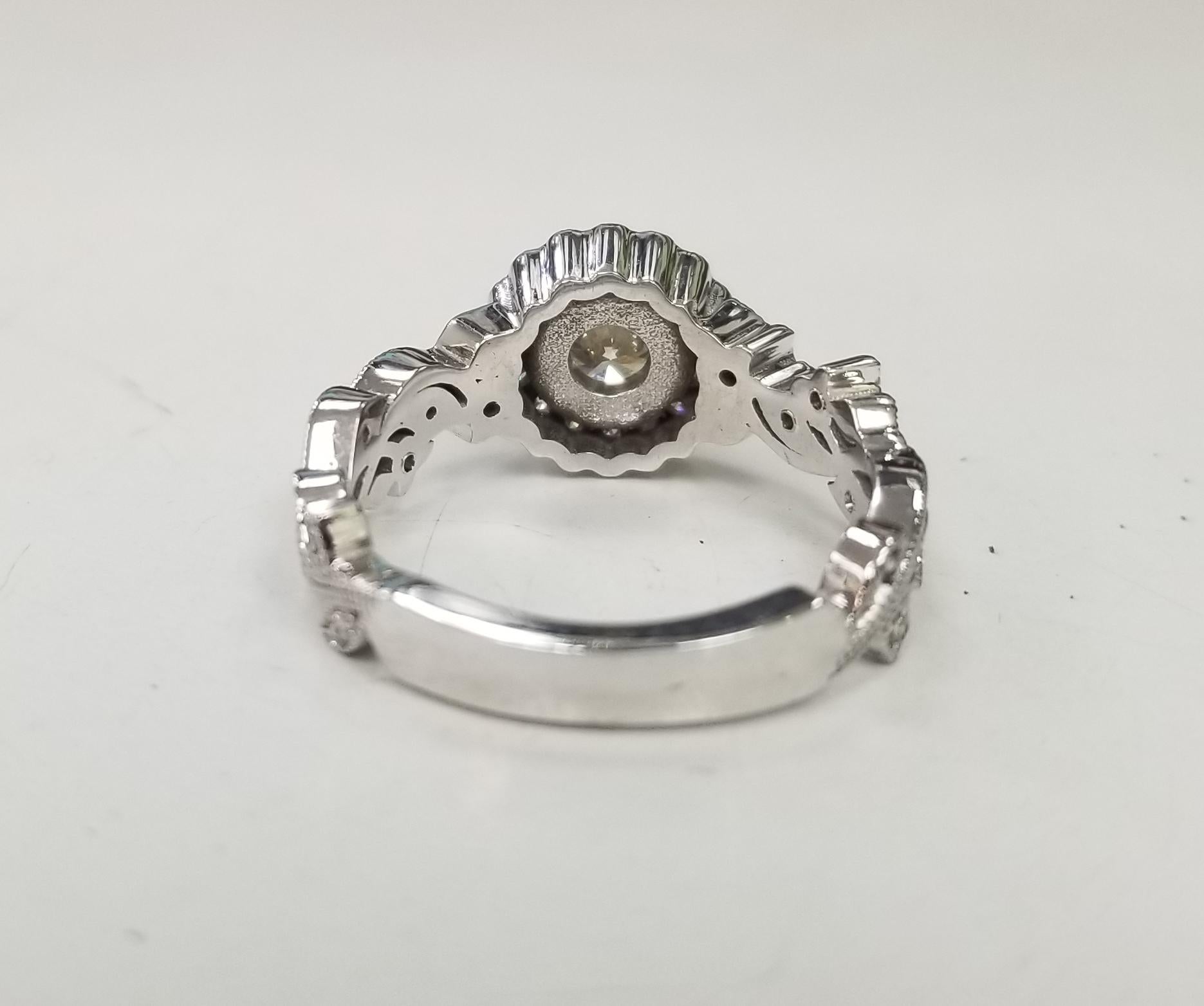 anillo de compromiso de diamantes en oro blanco de 14k Corte redondo