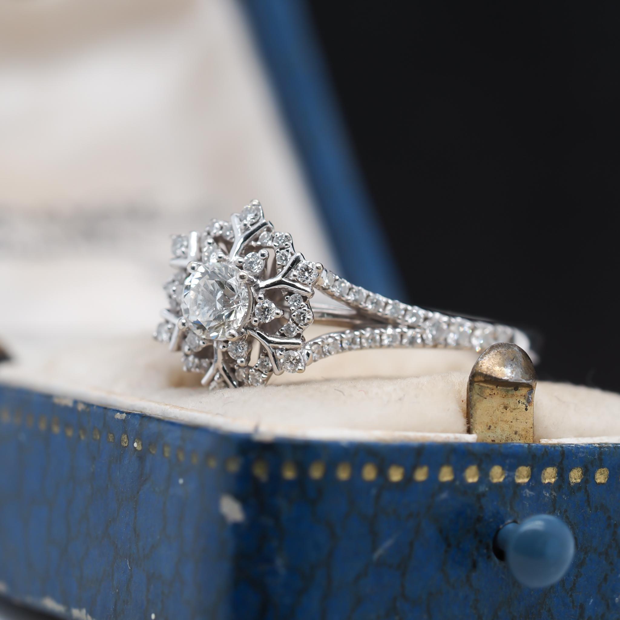 Verlobungsring aus 14 Karat Weißgold mit Diamanten im Zustand „Gut“ im Angebot in Atlanta, GA